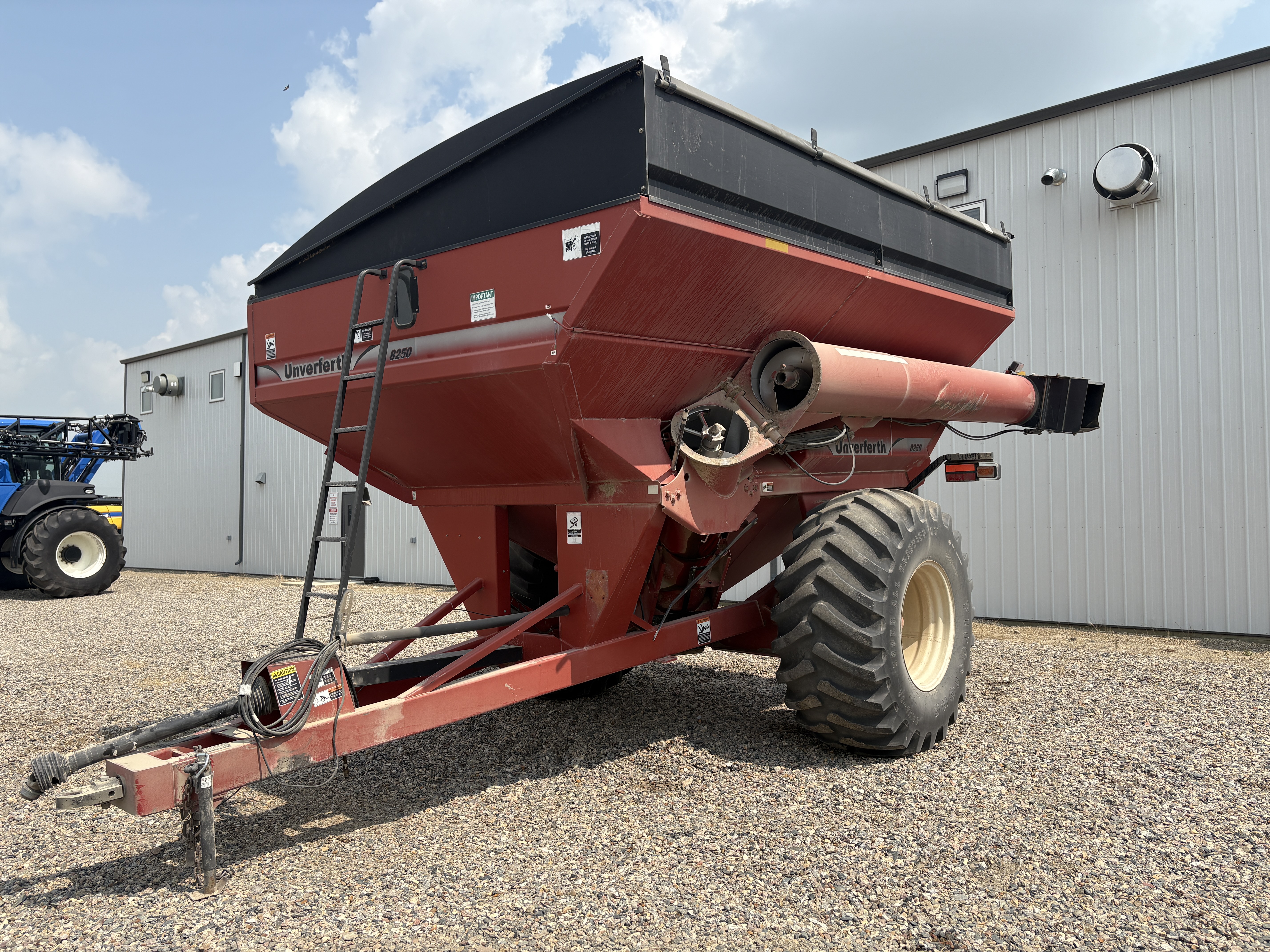 2007 Unverferth 8250 Grain Cart