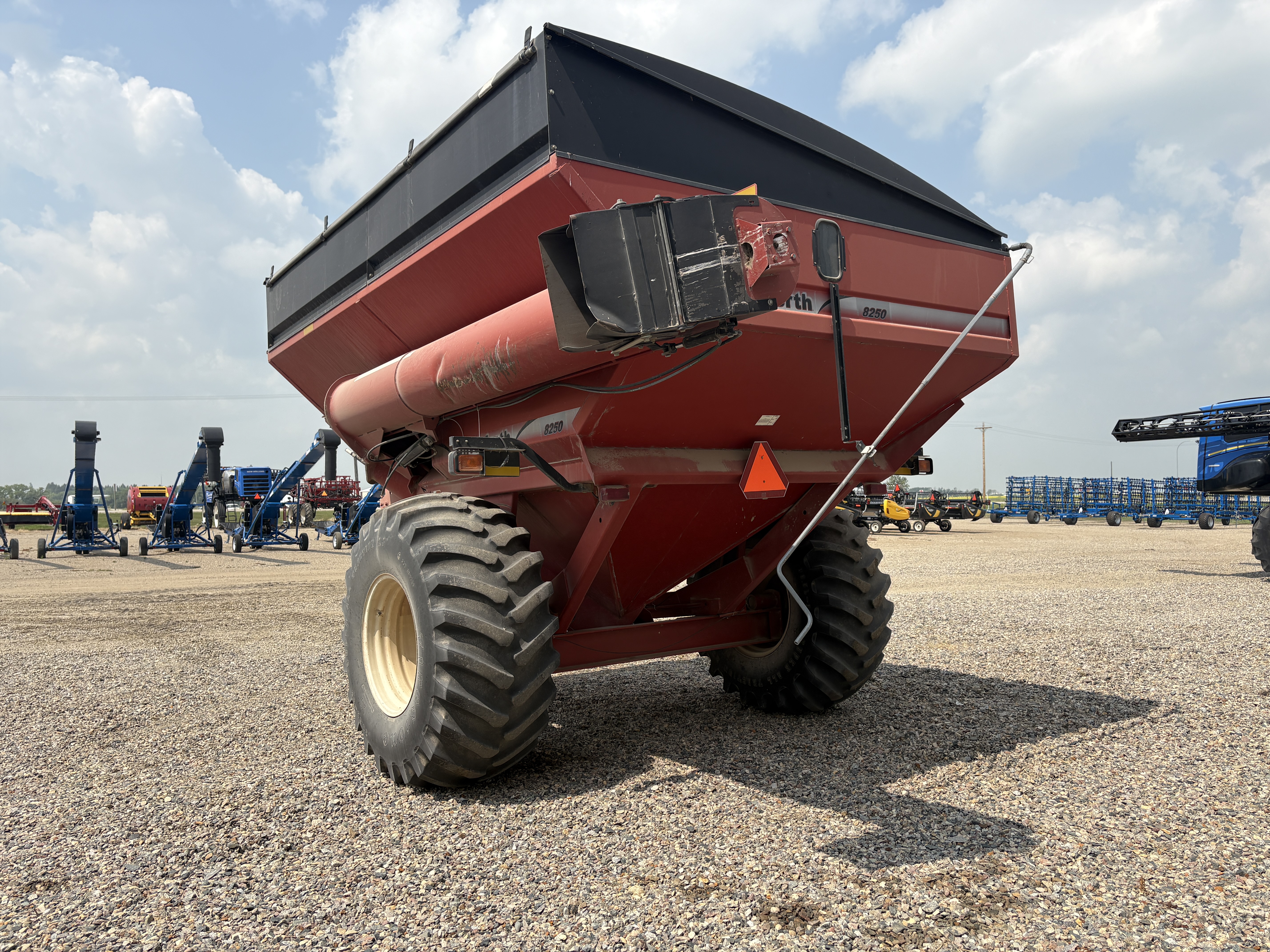 2007 Unverferth 8250 Grain Cart