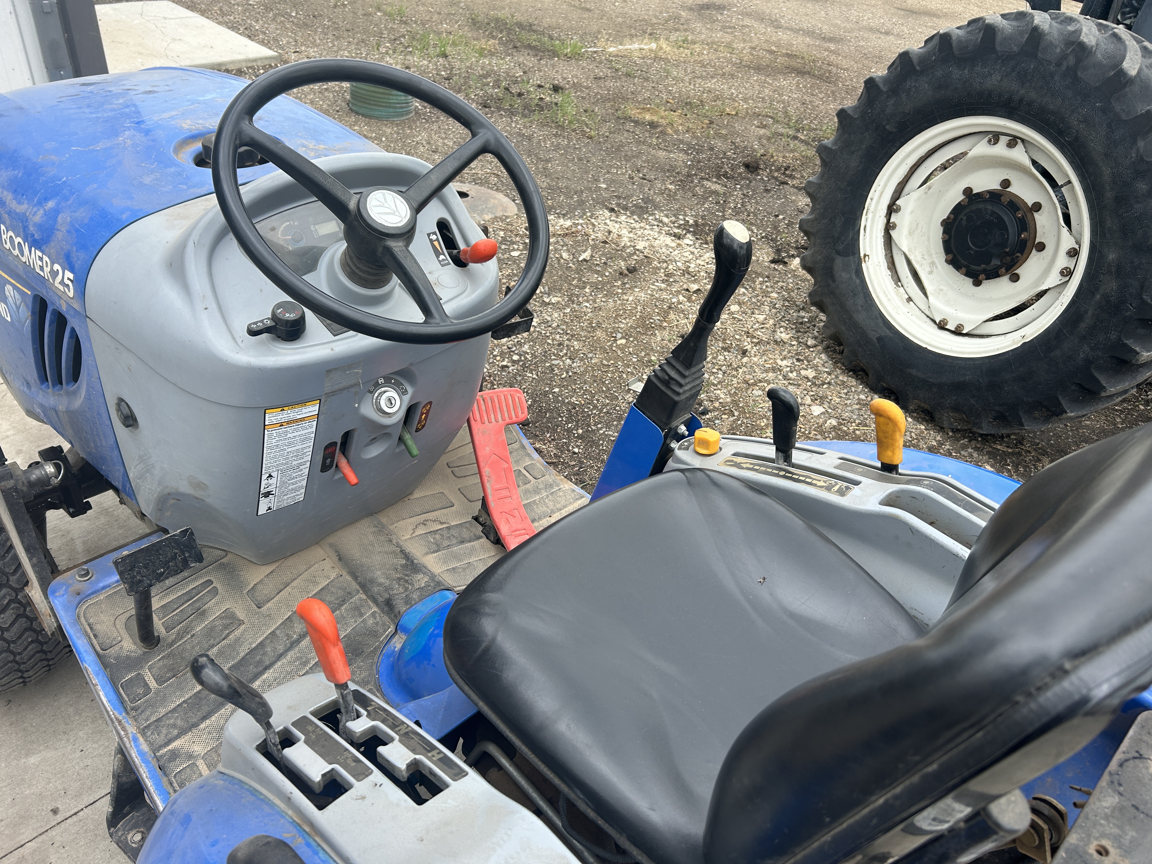 2012 New Holland BOOMER 25 Tractor Compact