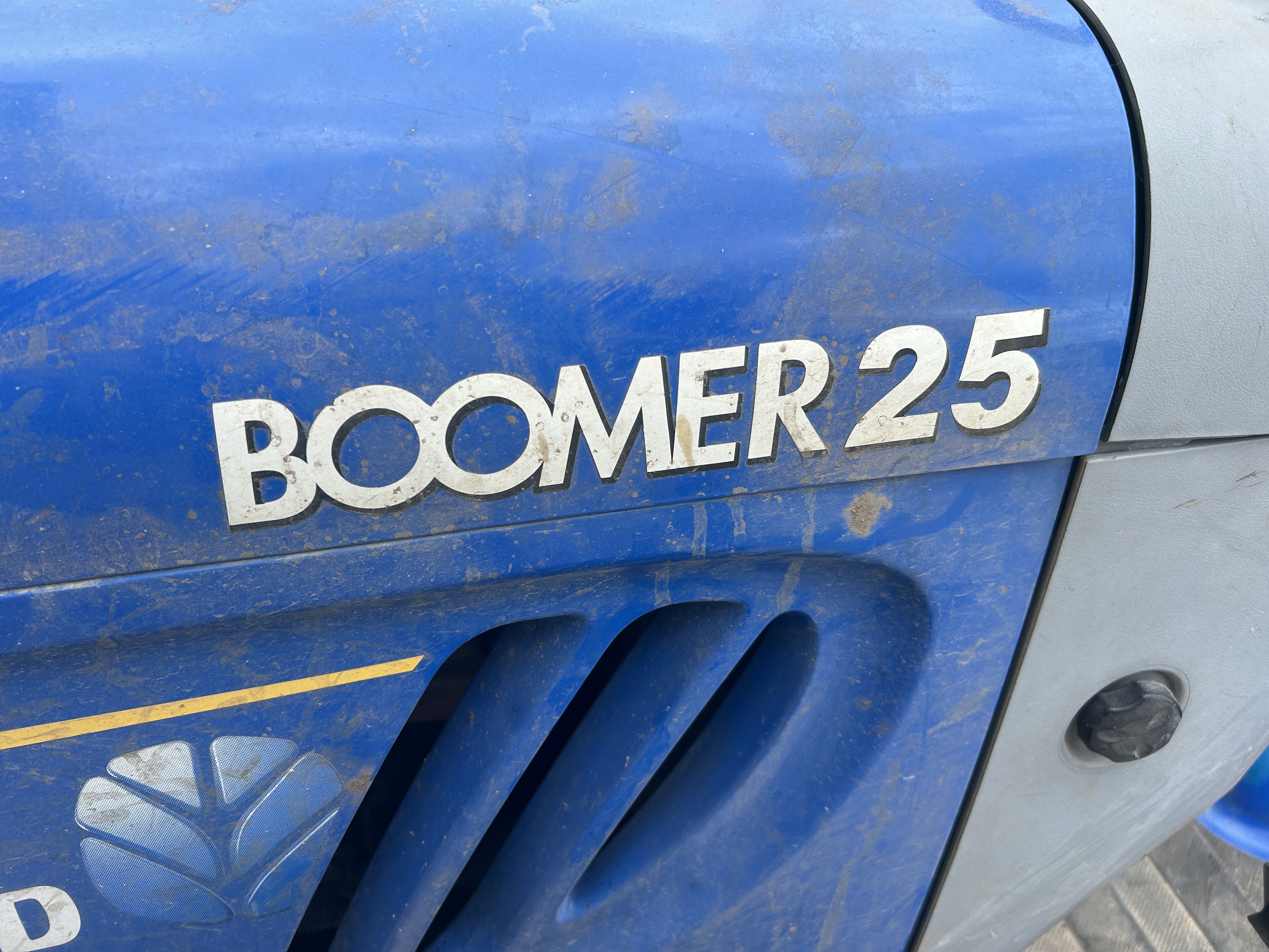 2012 New Holland BOOMER 25 Tractor Compact
