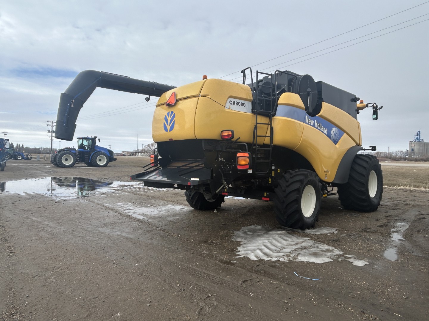 2011 New Holland CX8080 Combine