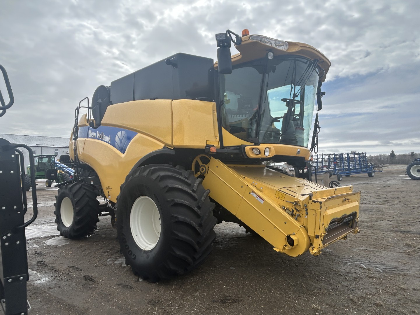 2011 New Holland CX8080 Combine