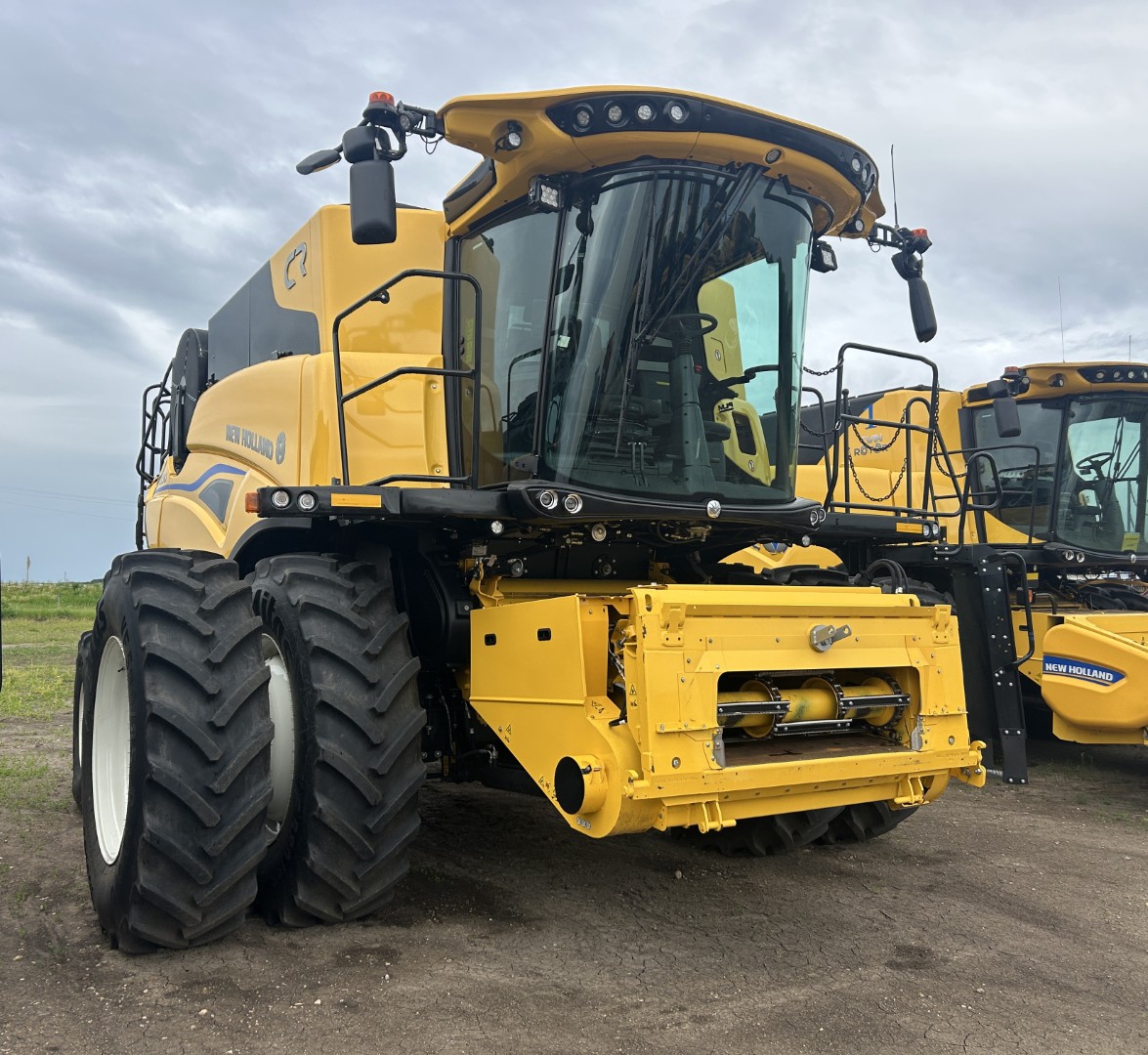 2025 New Holland CR9.90Z Combine