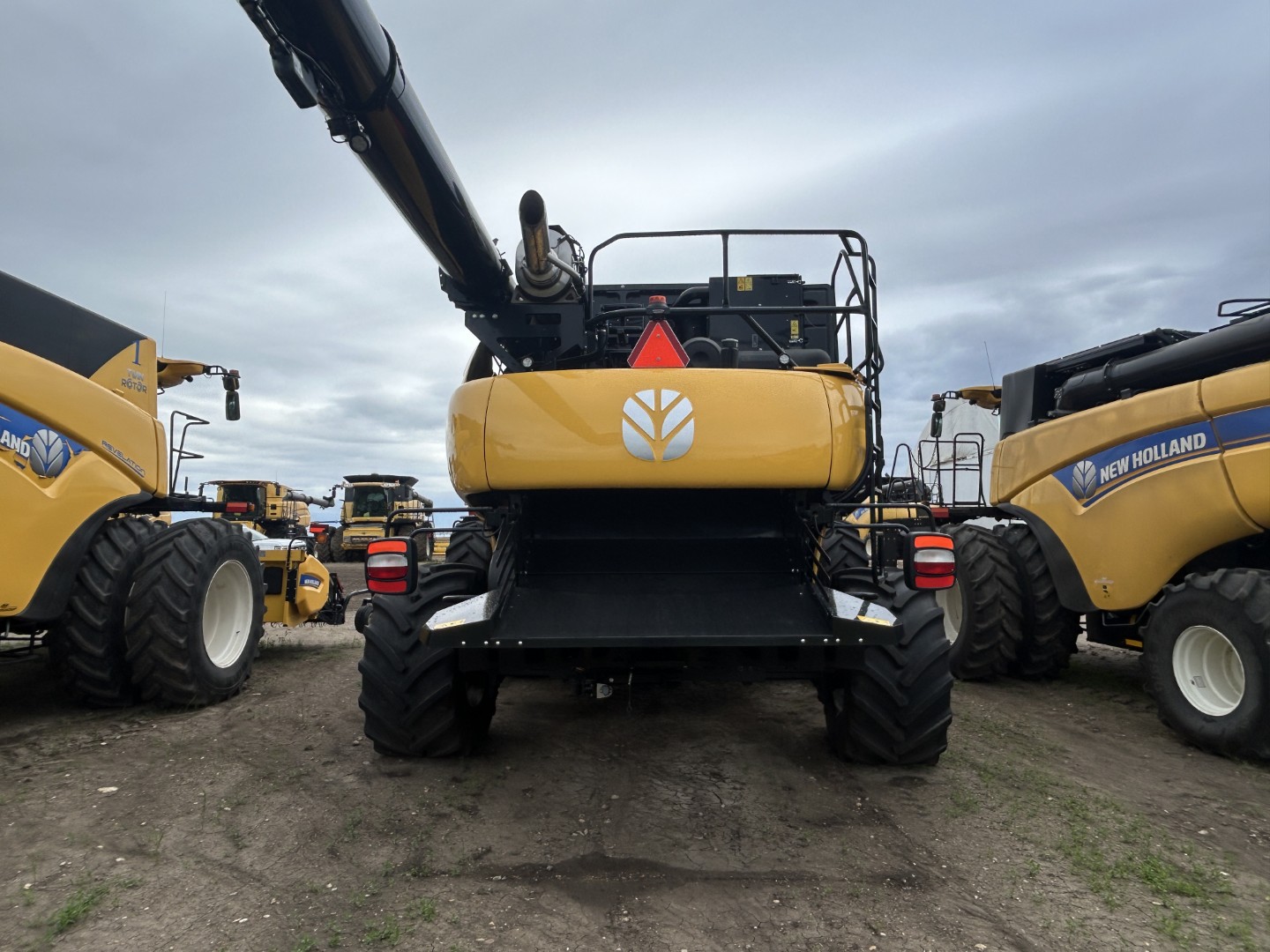 2025 New Holland CR9.90Z Combine