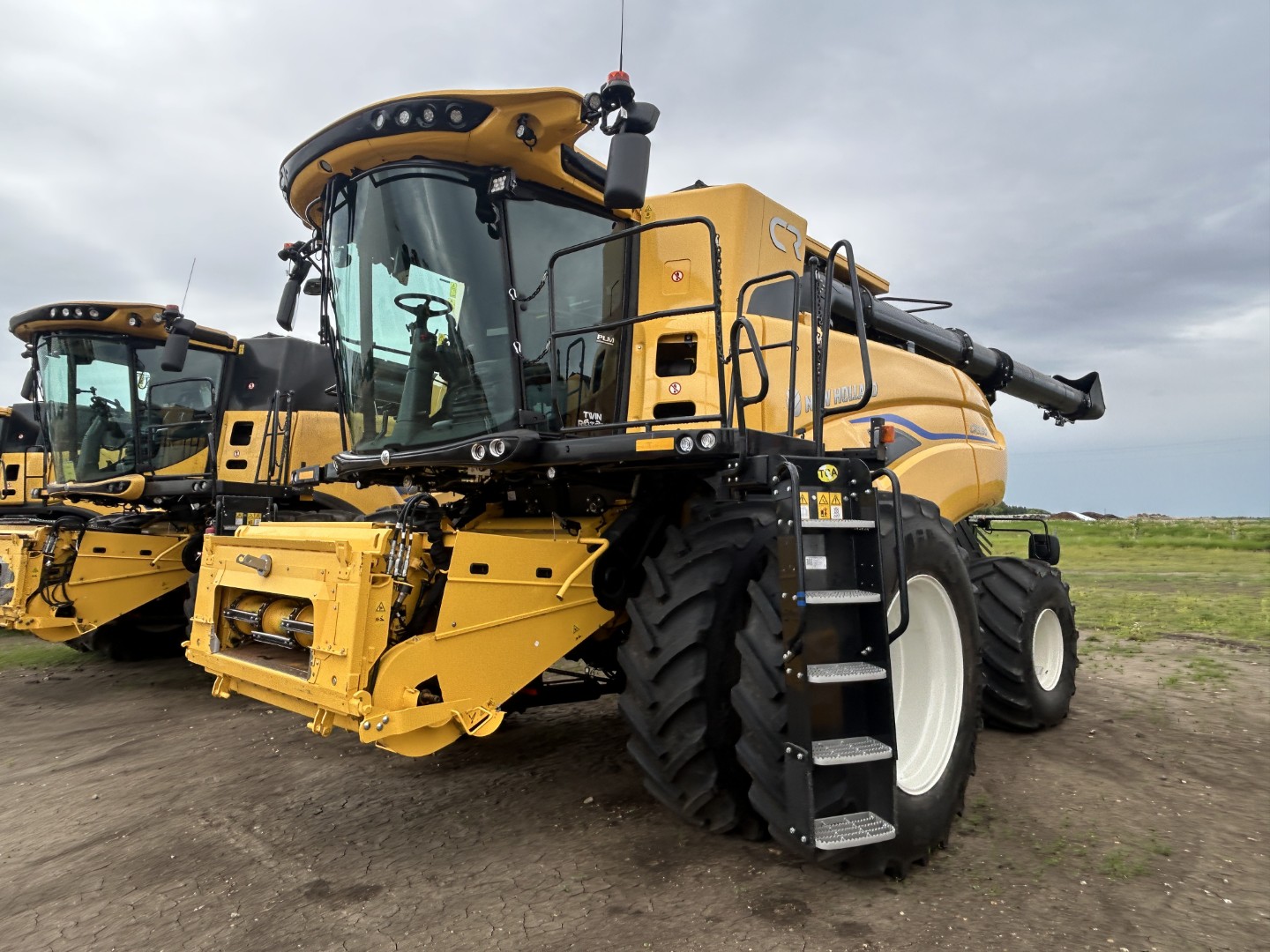 2025 New Holland CR9.90Z Combine