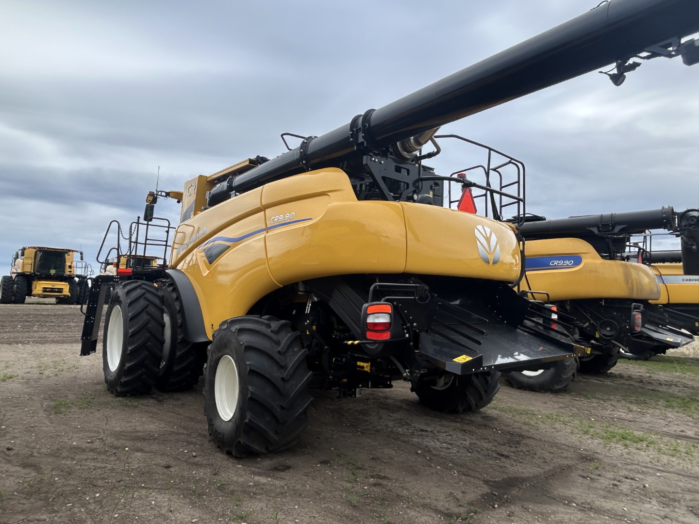 2025 New Holland CR9.90Z Combine