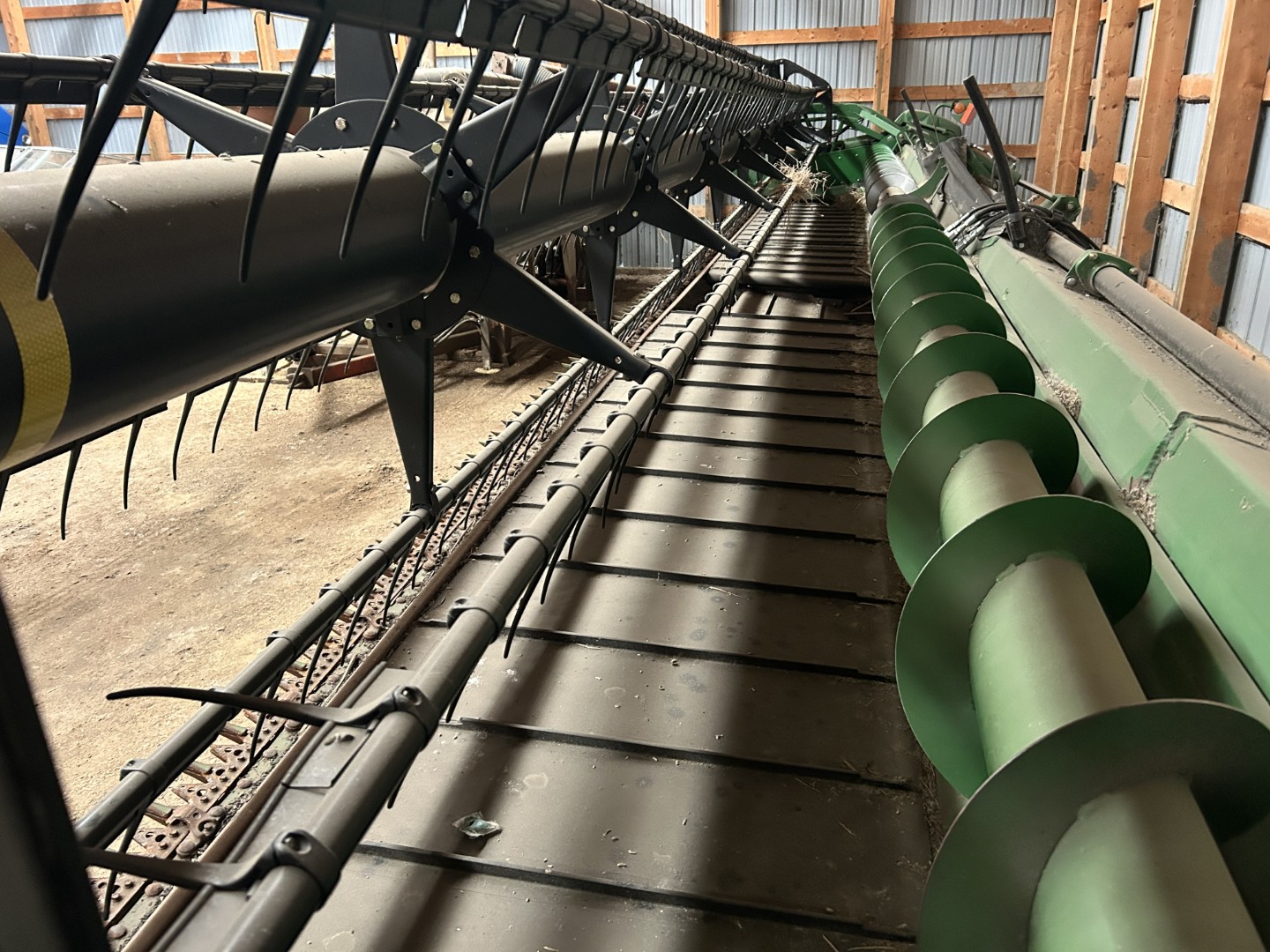 2011 John Deere 635D Header Draper