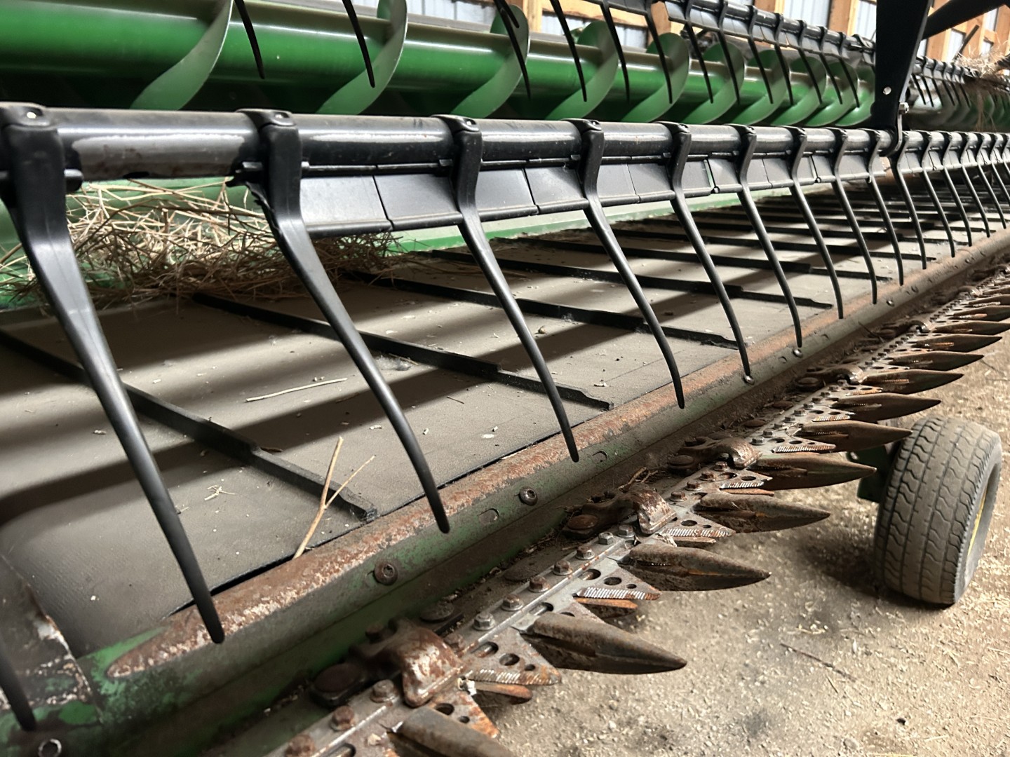 2011 John Deere 635D Header Draper