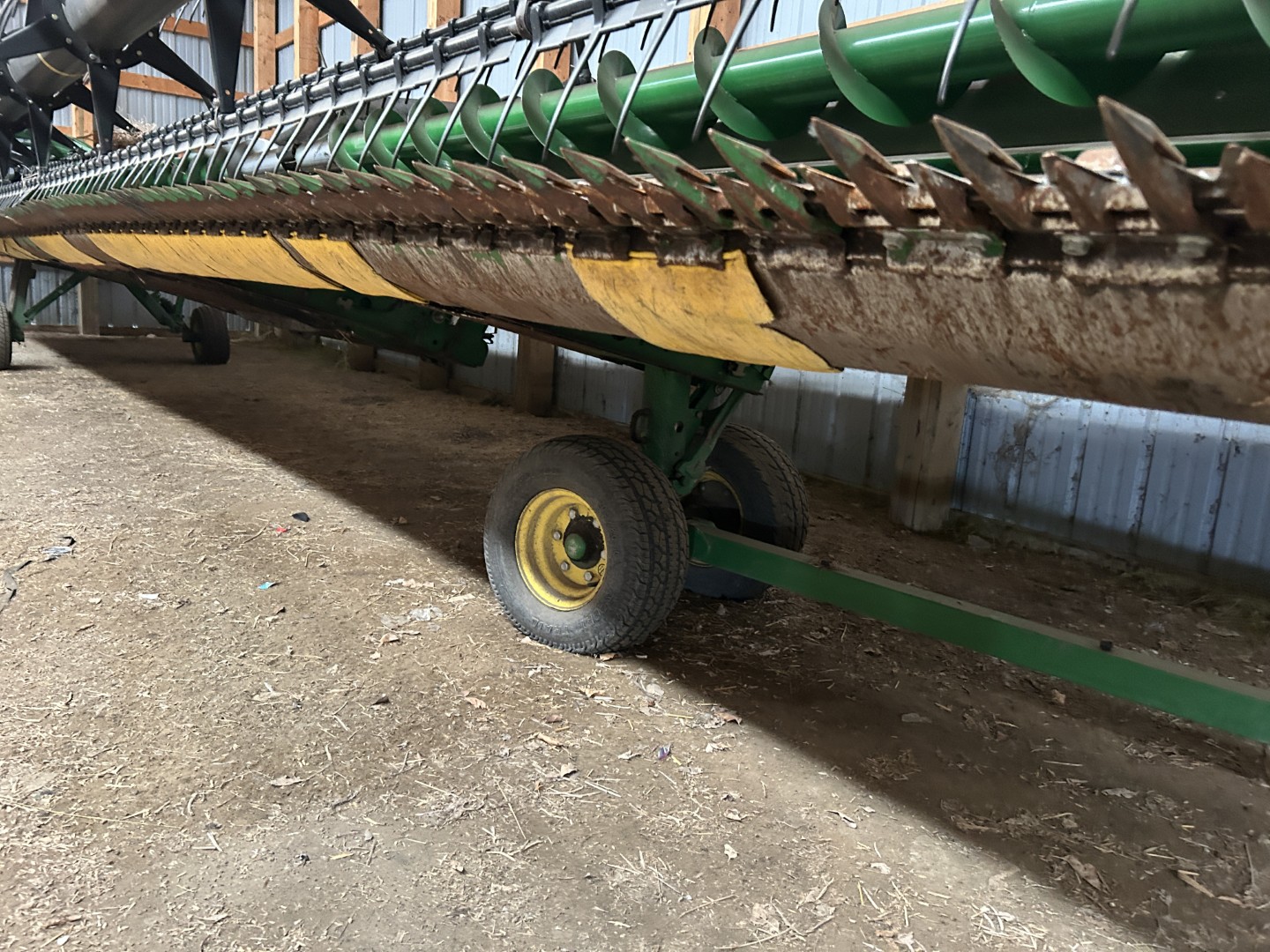2011 John Deere 635D Header Draper