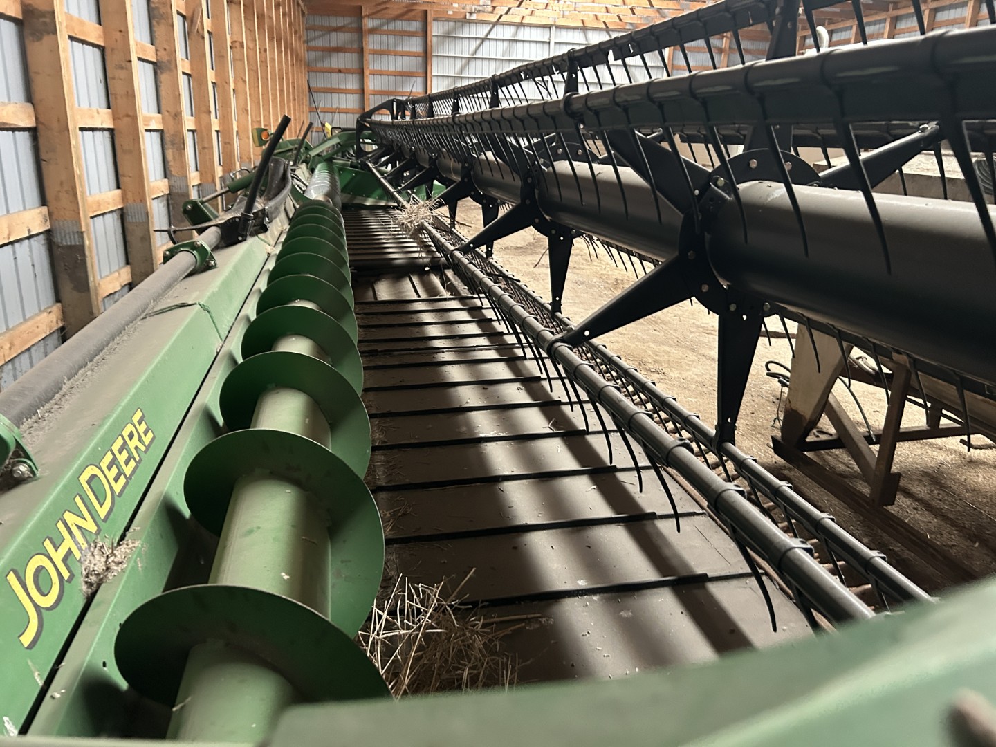 2011 John Deere 635D Header Draper