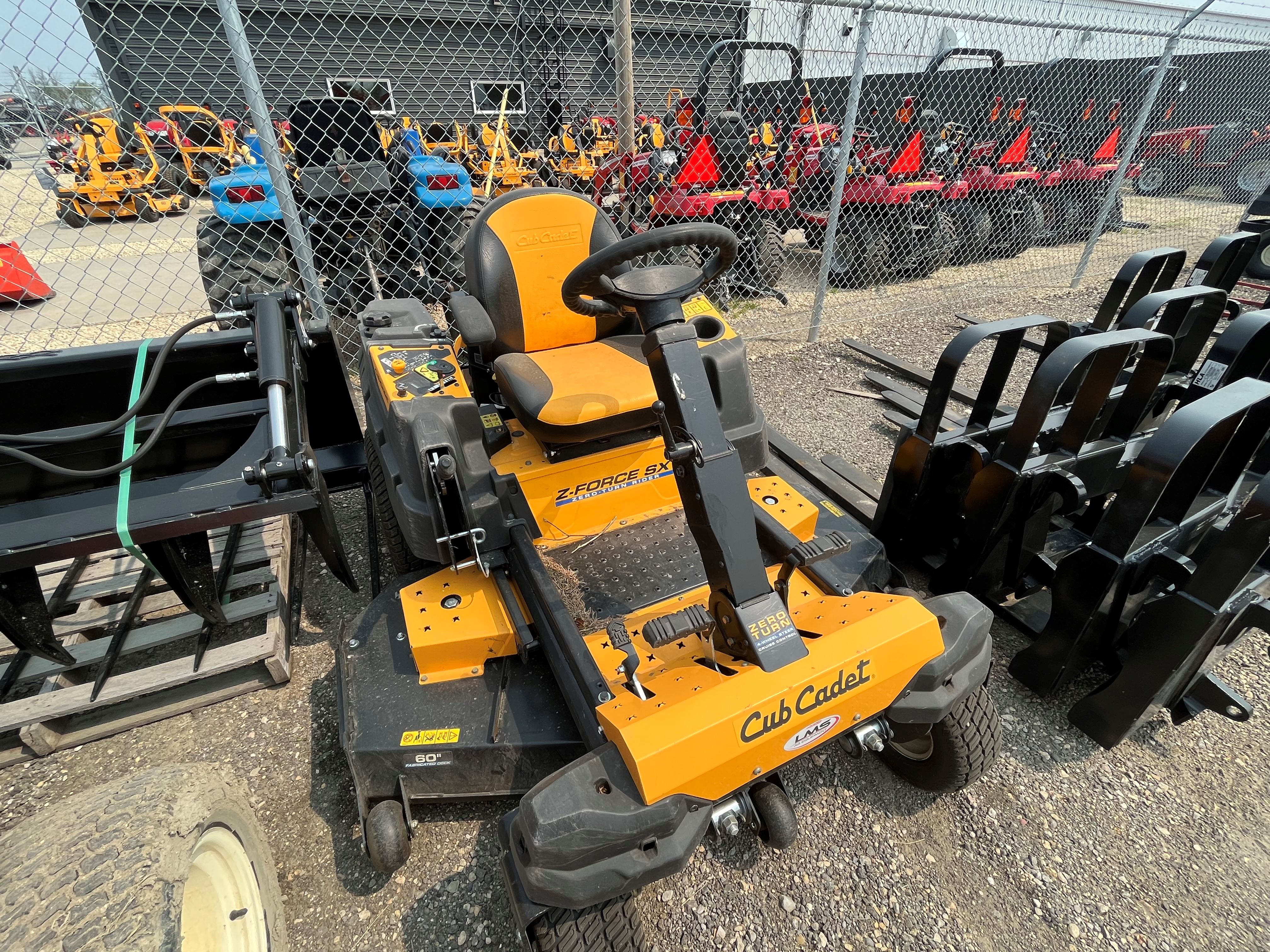 2020 Cub Cadet ZF Com L60 Mower/Zero Turn