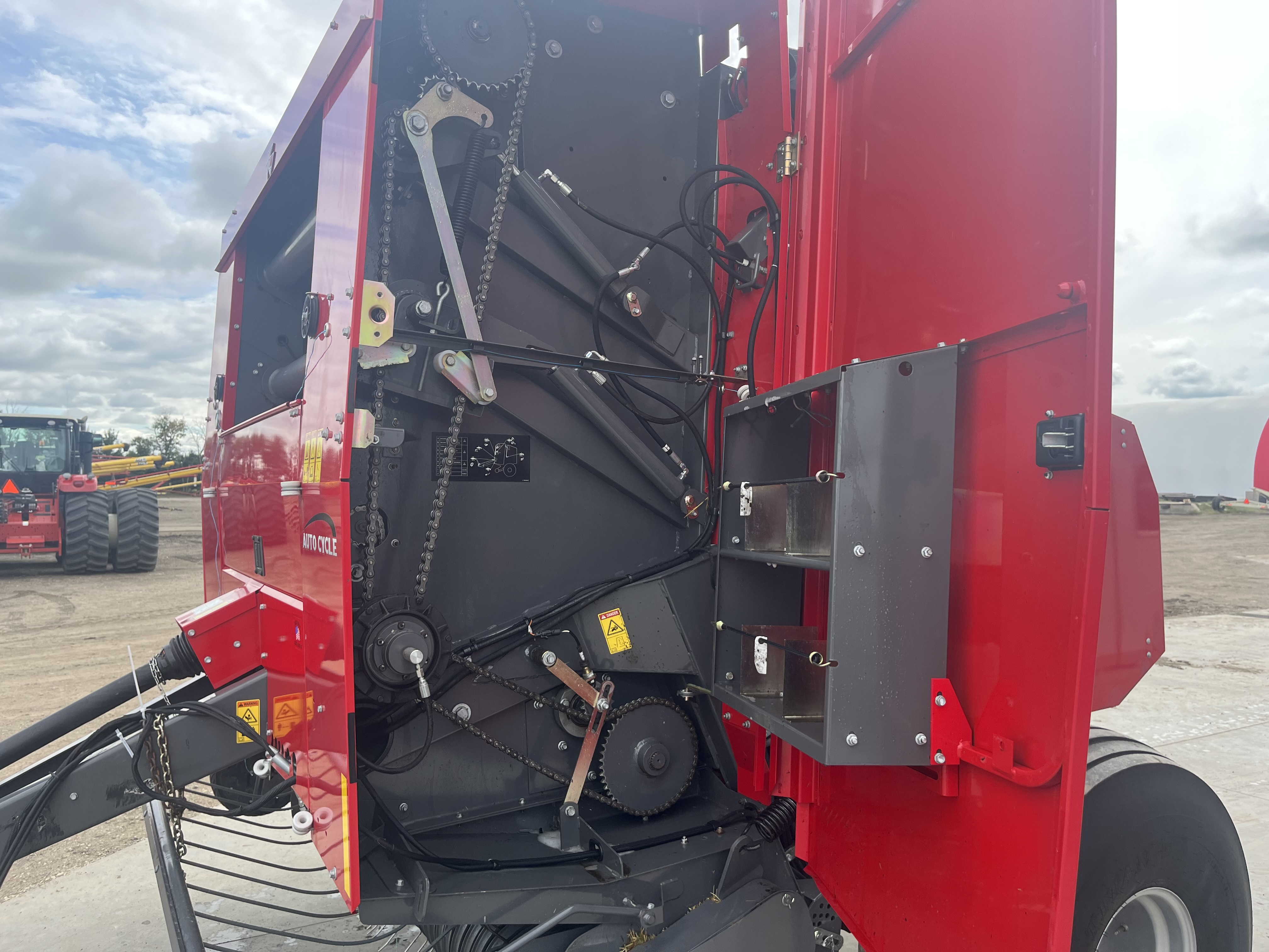 2018 Massey Ferguson 2956 Baler/Round