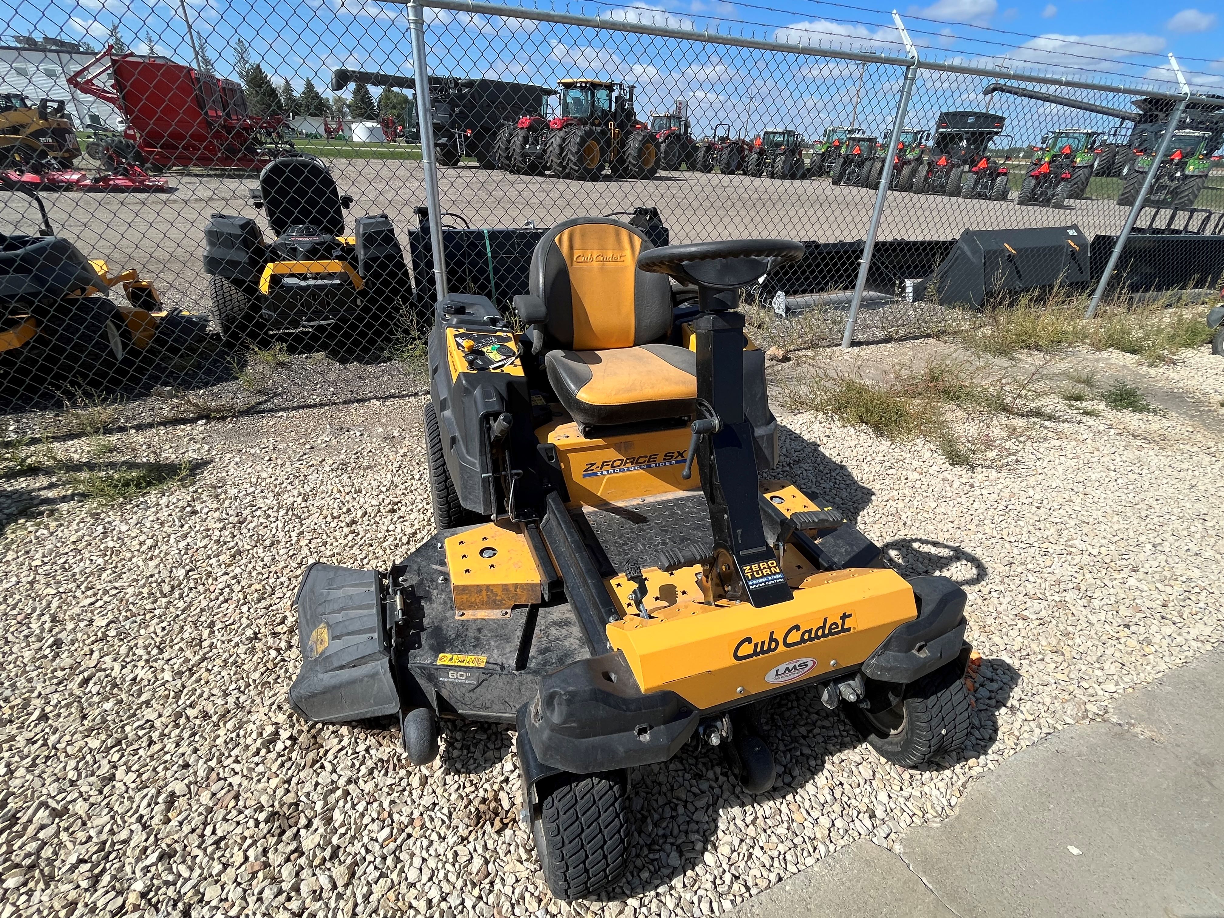 2019 Cub Cadet ZF SX60 Mower/Zero Turn