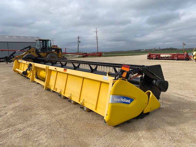 2011 New Holland 740CF-35F Header Combine