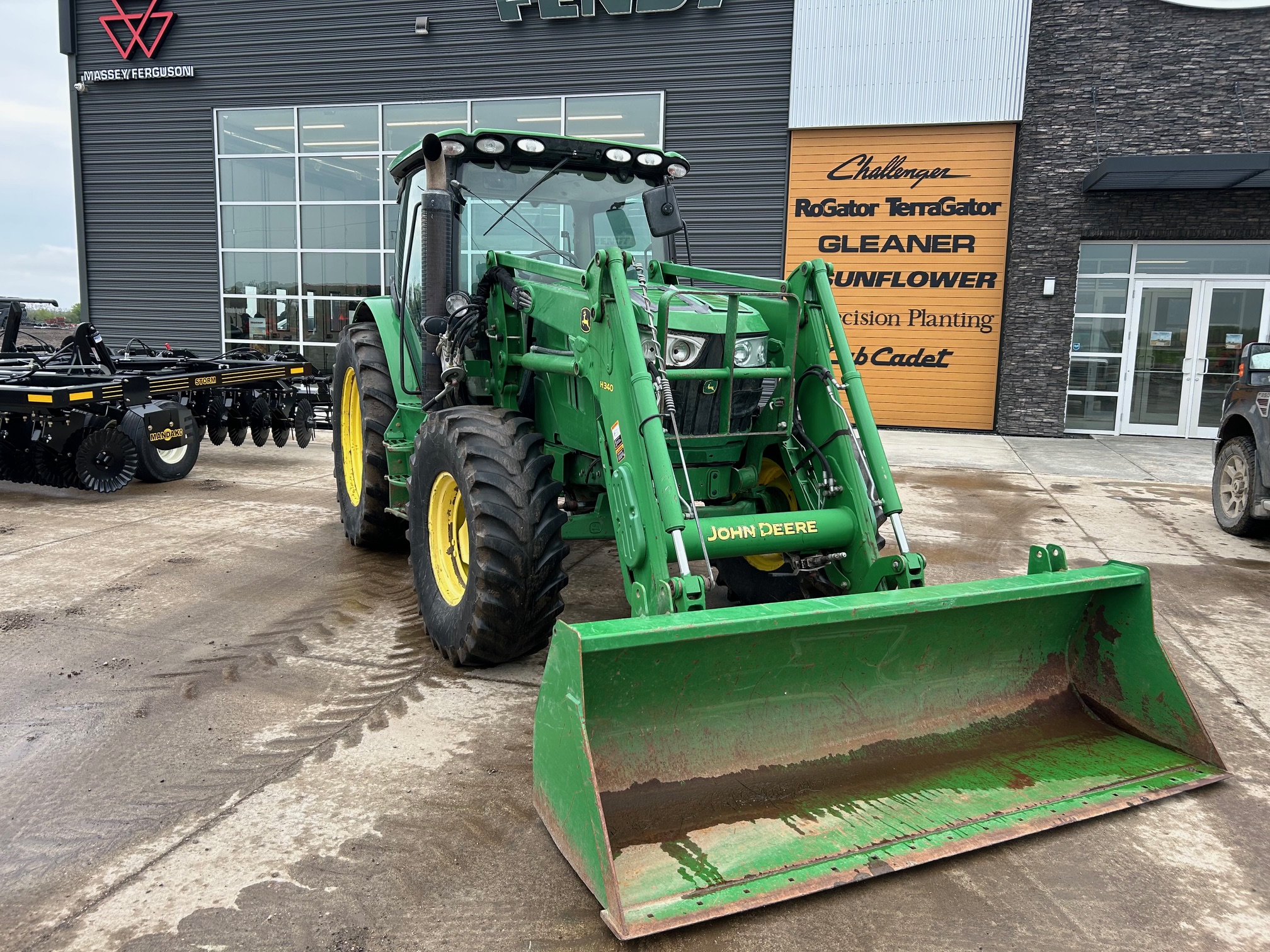 2013 John Deere 6125R Tractor