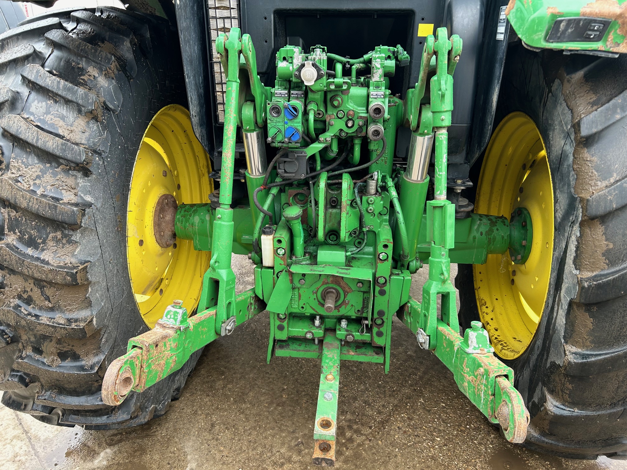 2013 John Deere 6125R Tractor