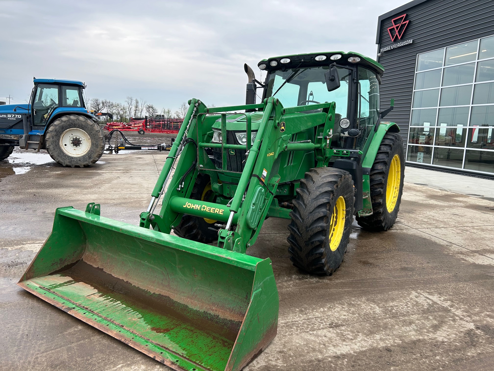 2013 John Deere 6125R Tractor