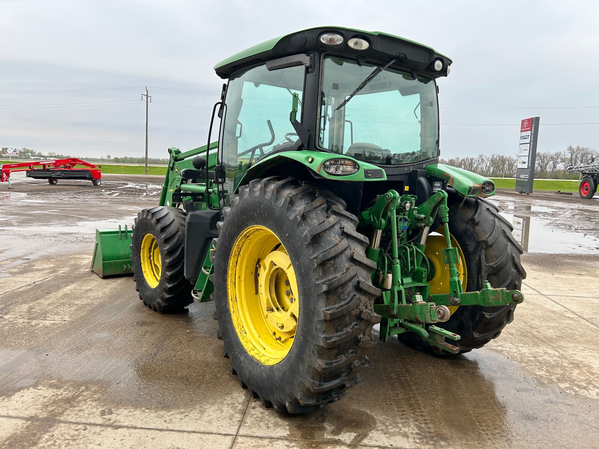 2013 John Deere 6125R Tractor