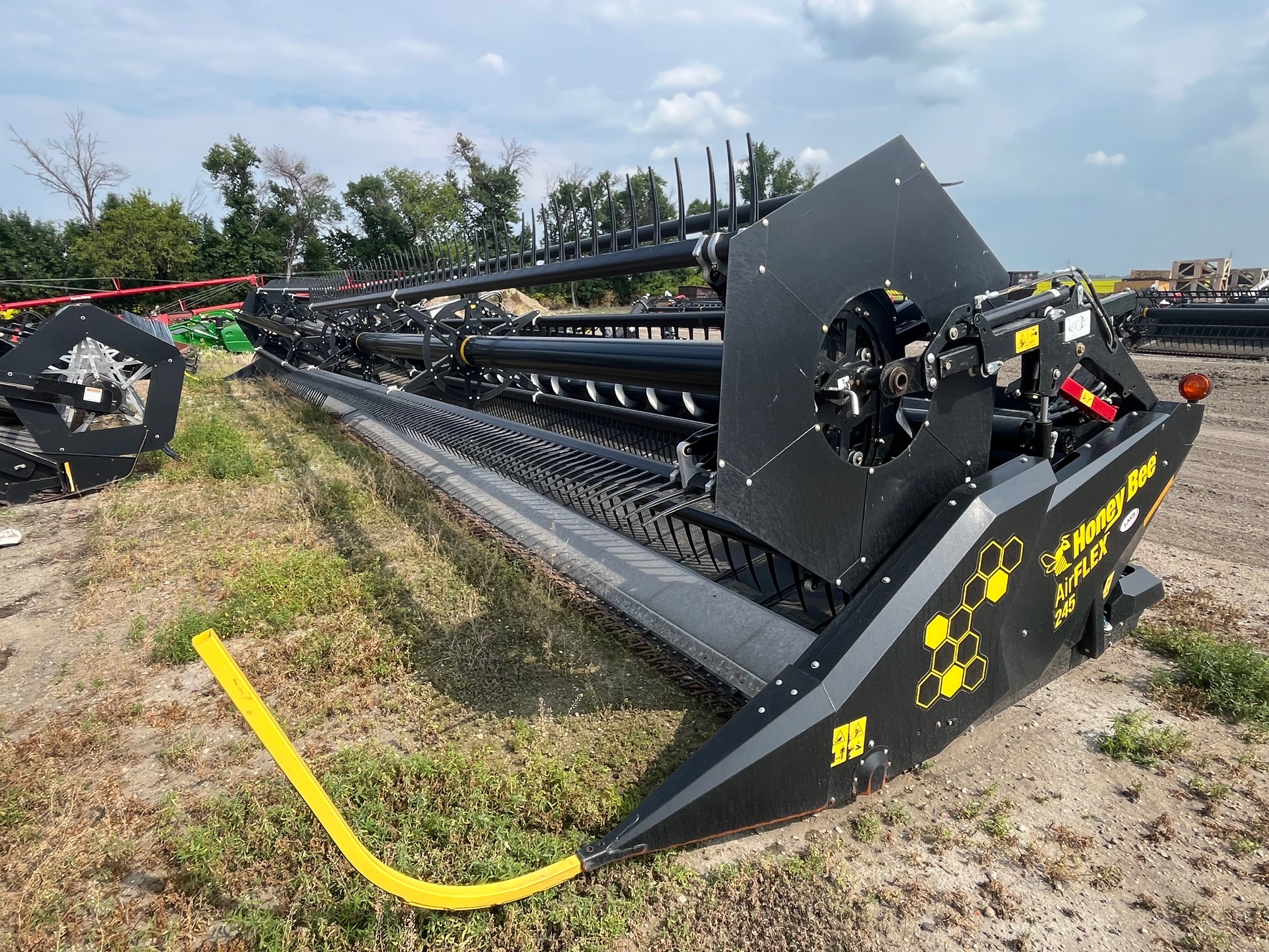 2021 Honey Bee AF245 Header Combine