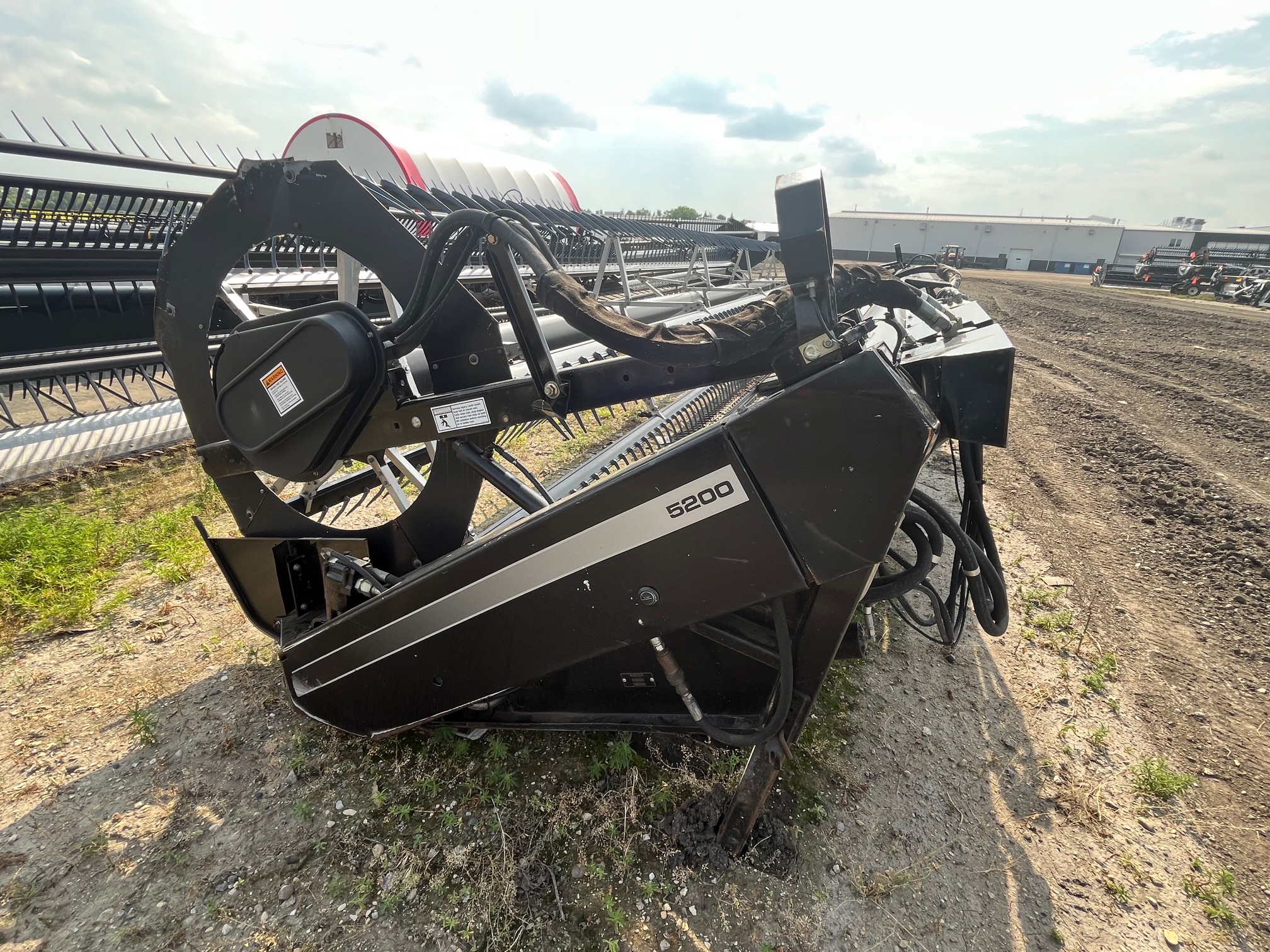 2006 Massey Ferguson 5200-25 Header Combine