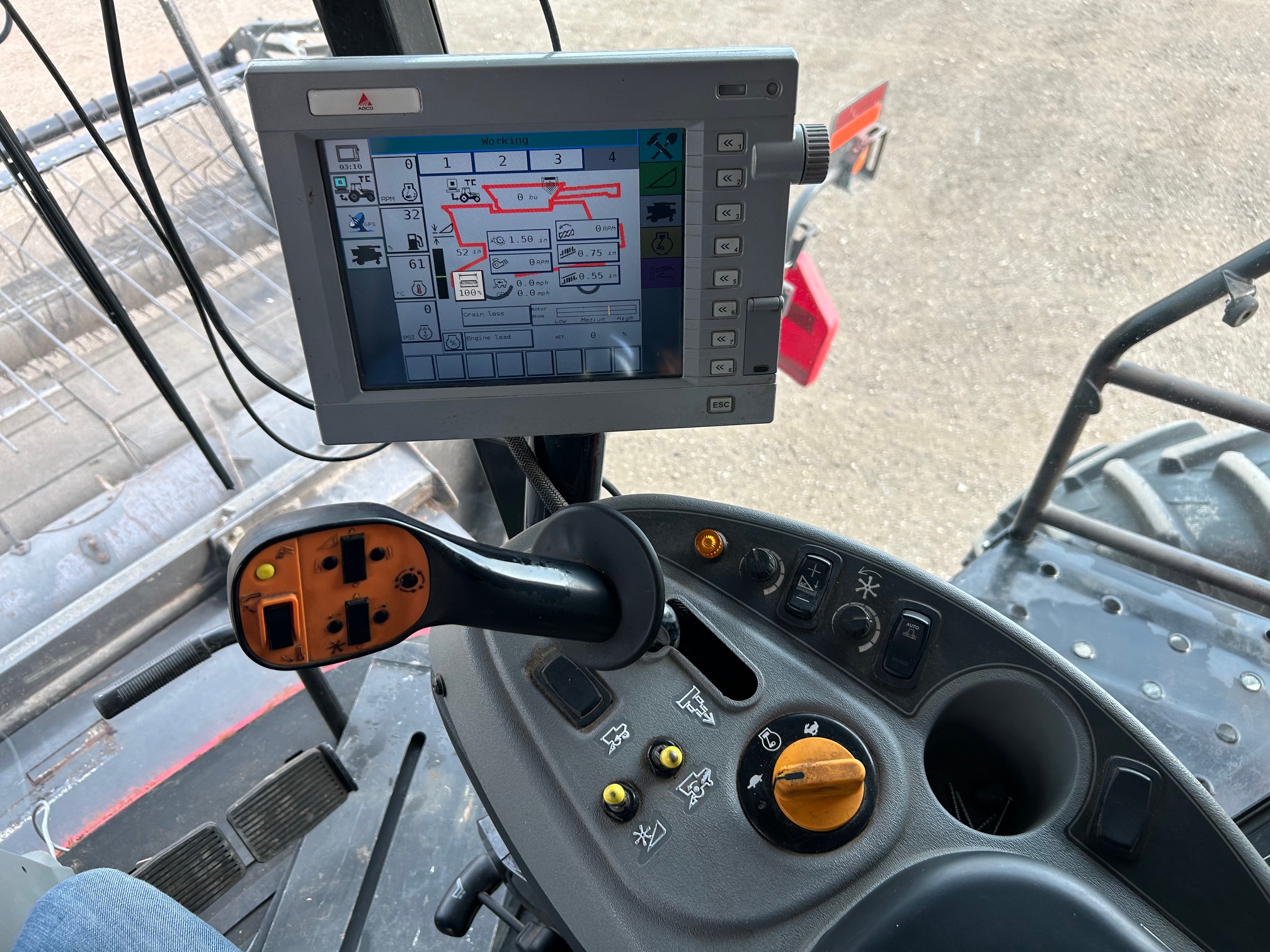 2010 Massey Ferguson 9895 Combine