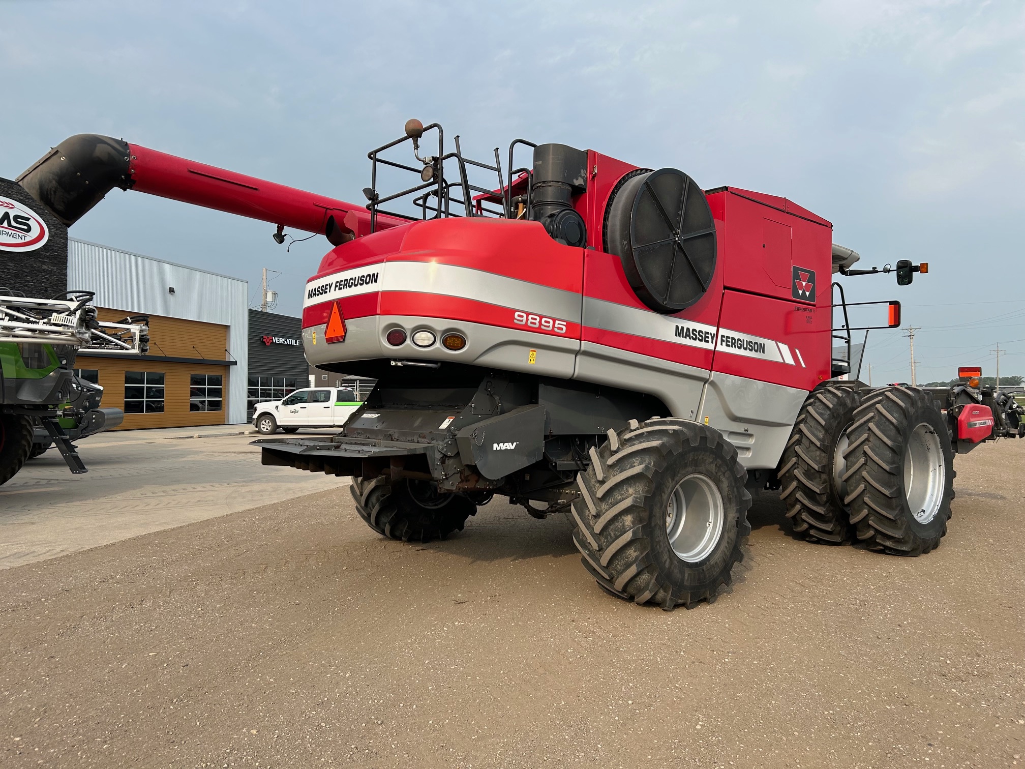 2010 Massey Ferguson 9895 Combine