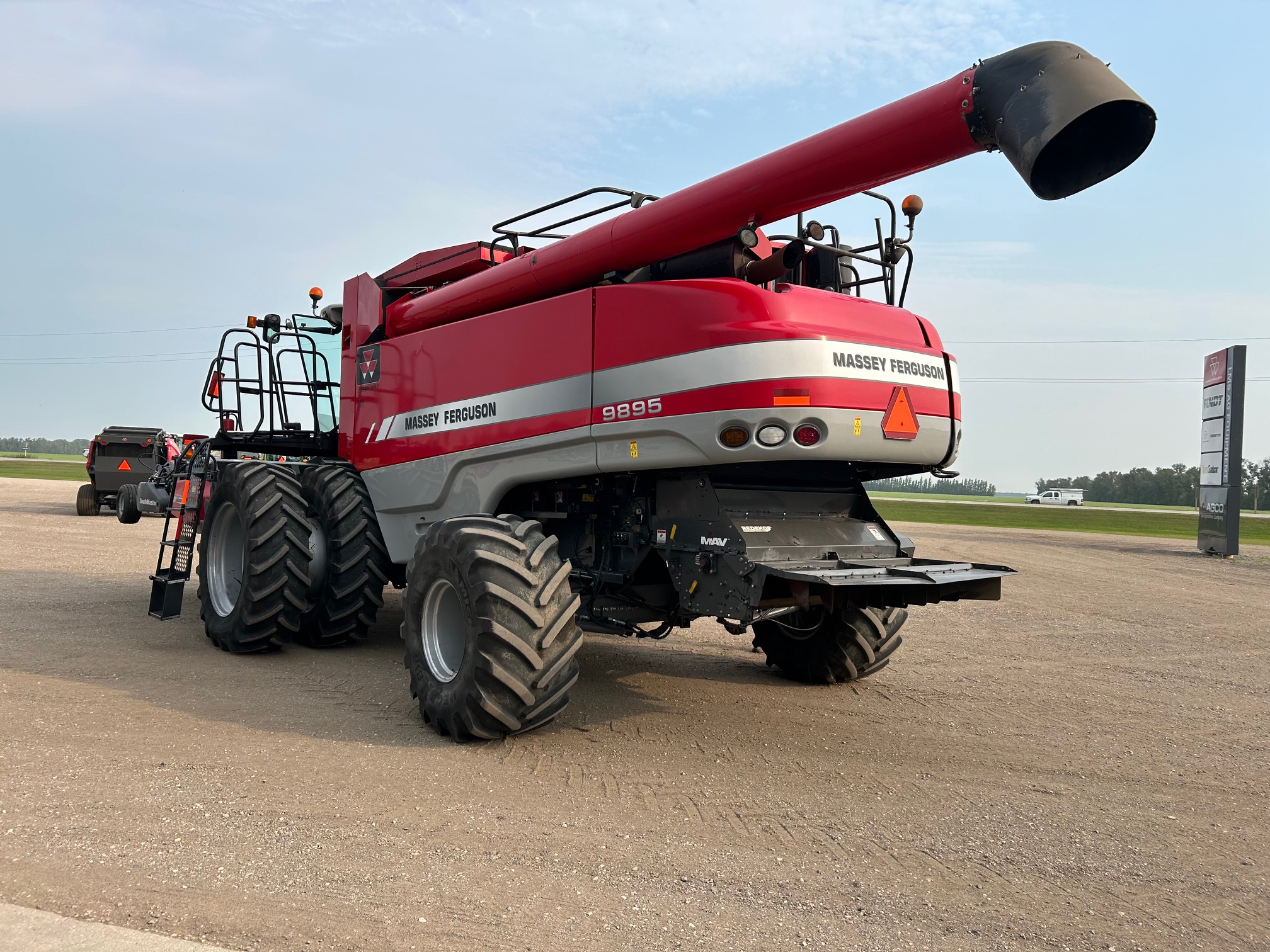 2010 Massey Ferguson 9895 Combine