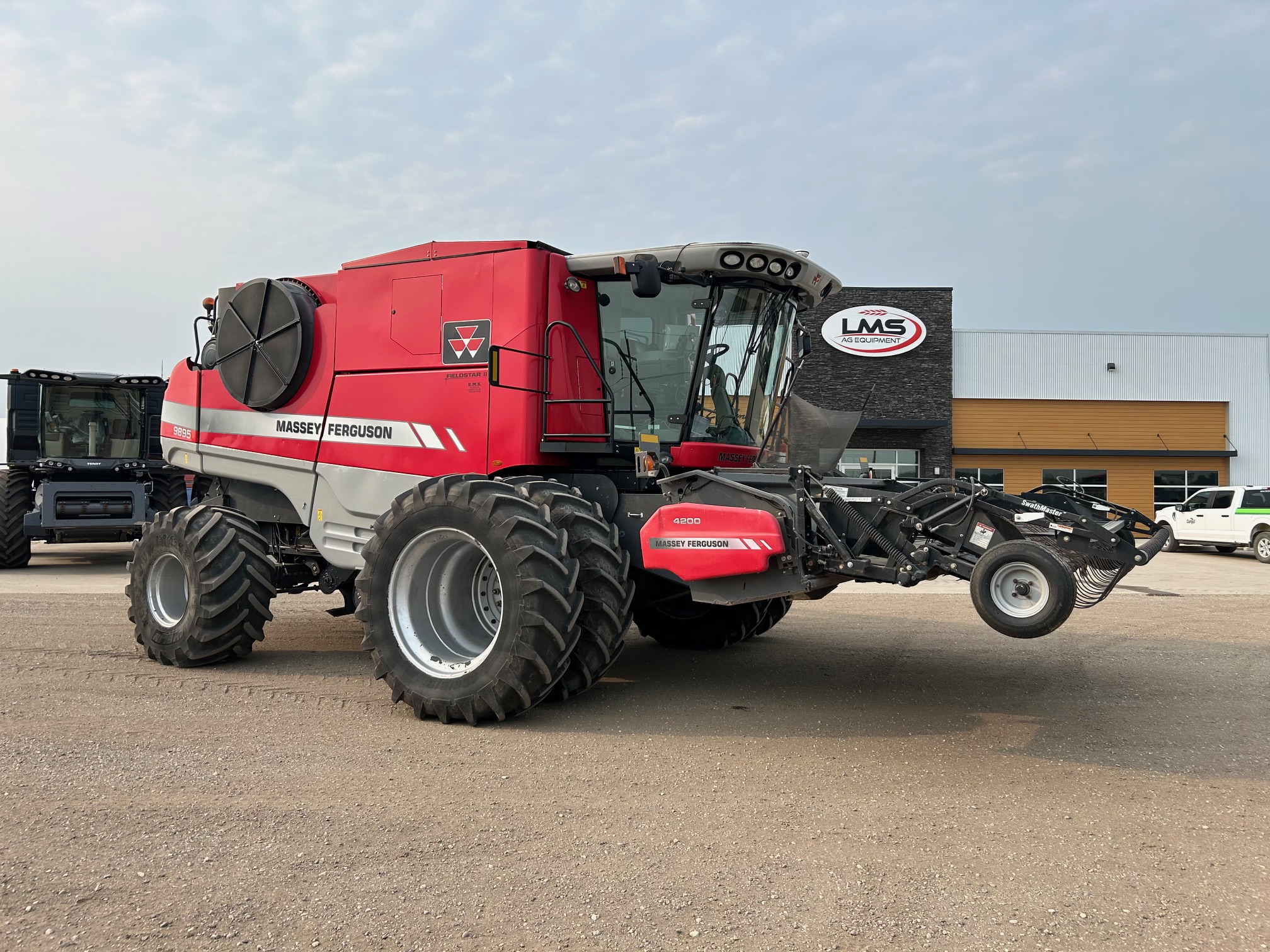 2010 Massey Ferguson 9895 Combine