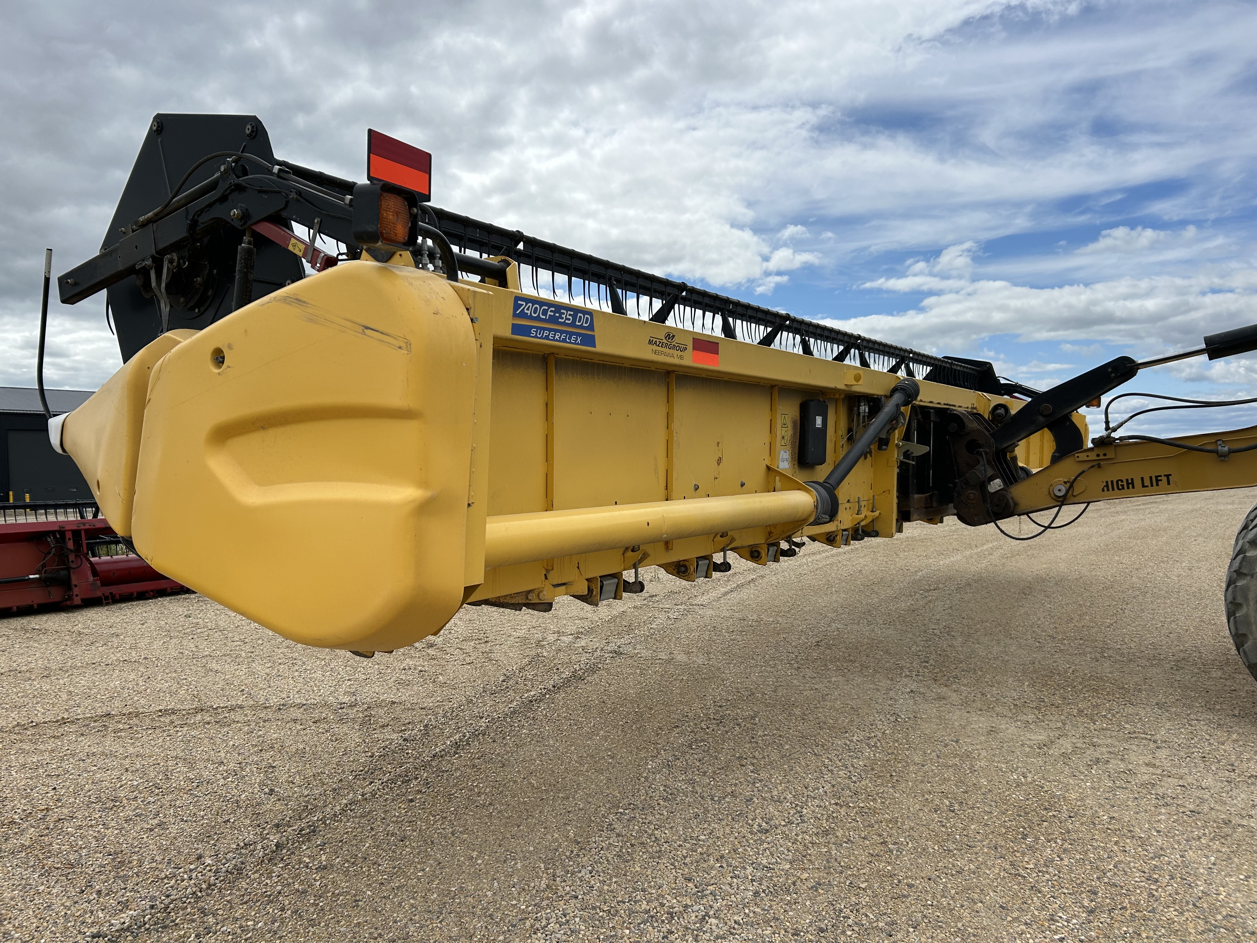 2013 New Holland 740CF-35F Header Combine