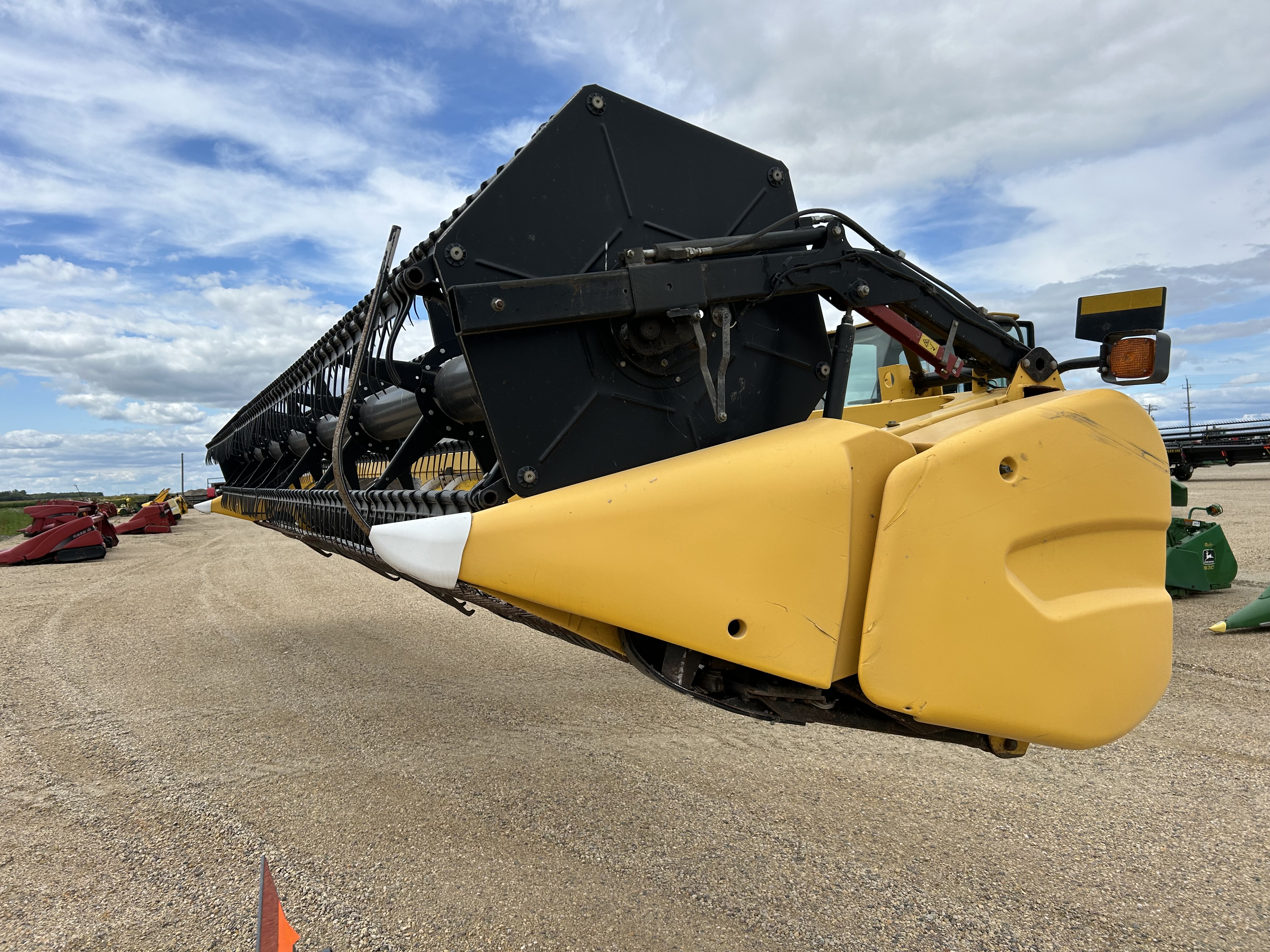 2013 New Holland 740CF-35F Header Combine