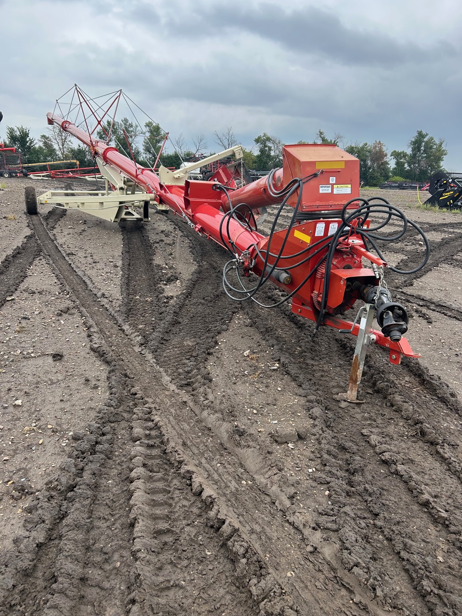 2014 Buhler Farm King Y1385TMMR Grain Auger