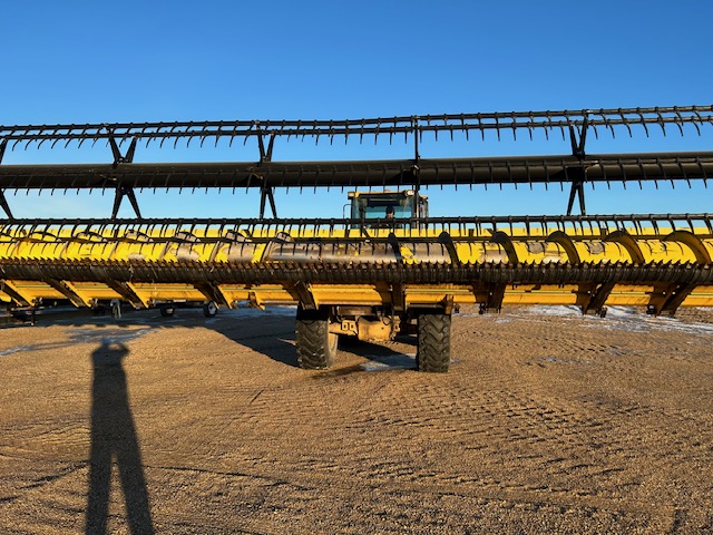 2013 New Holland 740CF-35F Header Combine