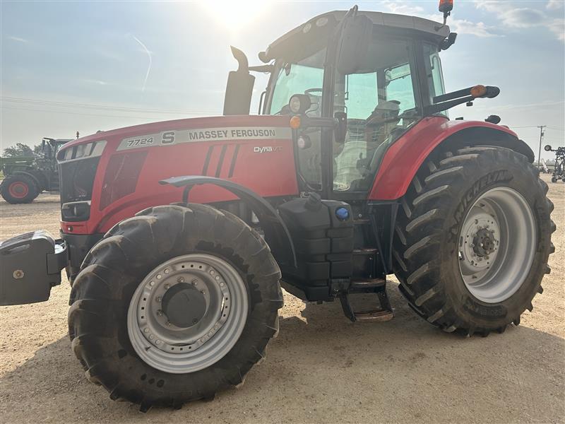 2022 Massey Ferguson 7724 Deluxe Tractor