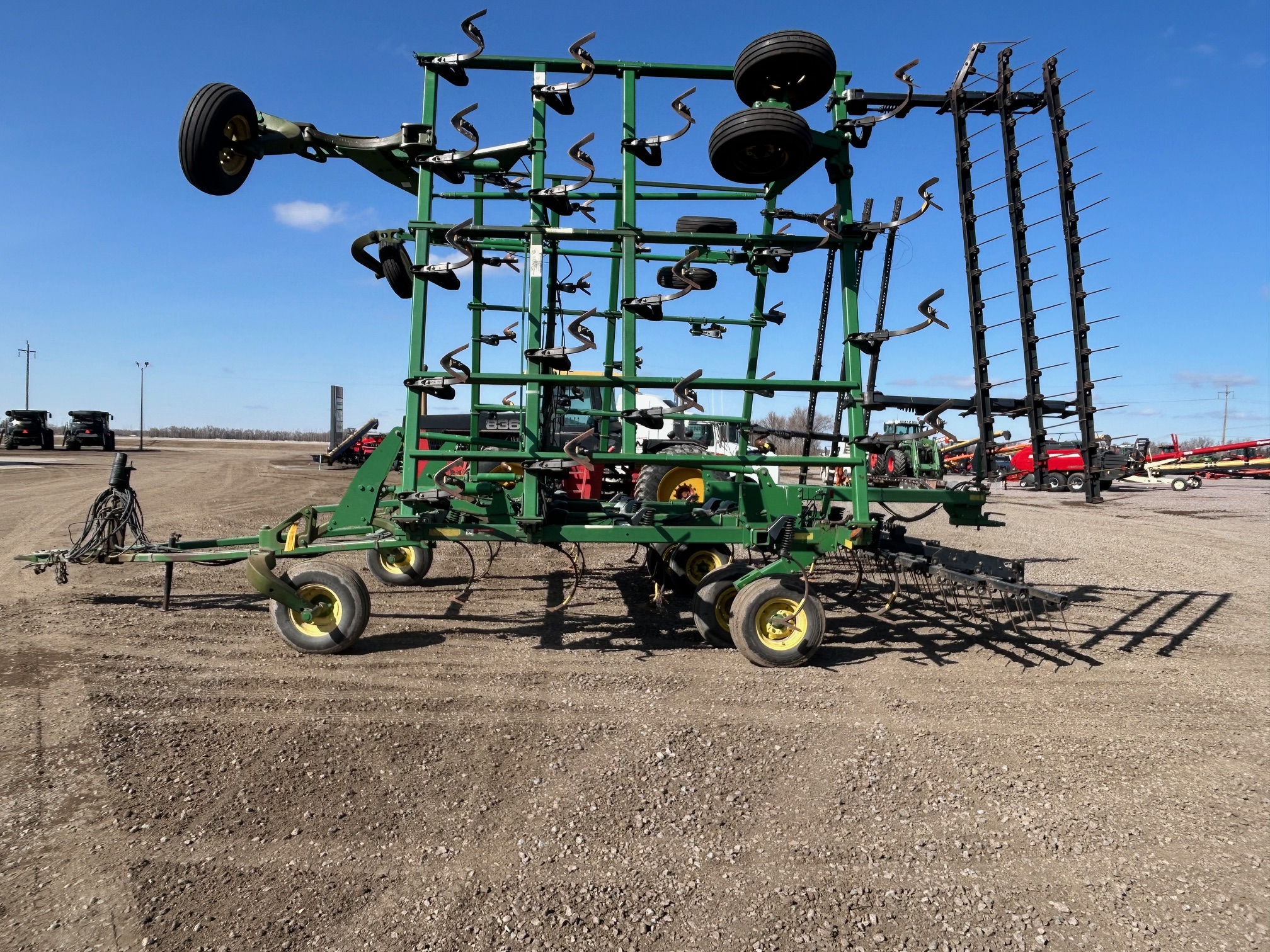 2002 John Deere 2200 Field Cultivator