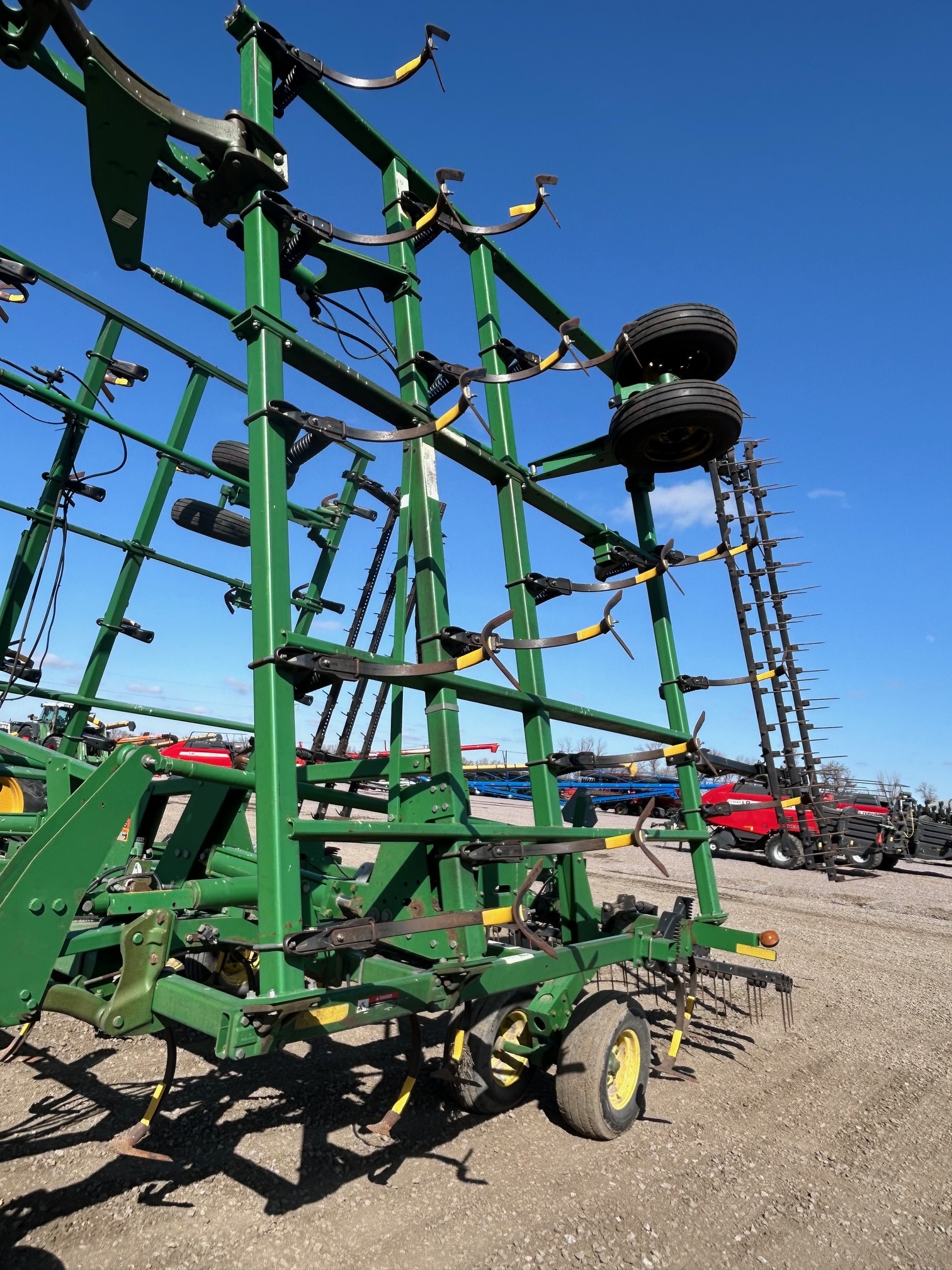 2002 John Deere 2200 Field Cultivator