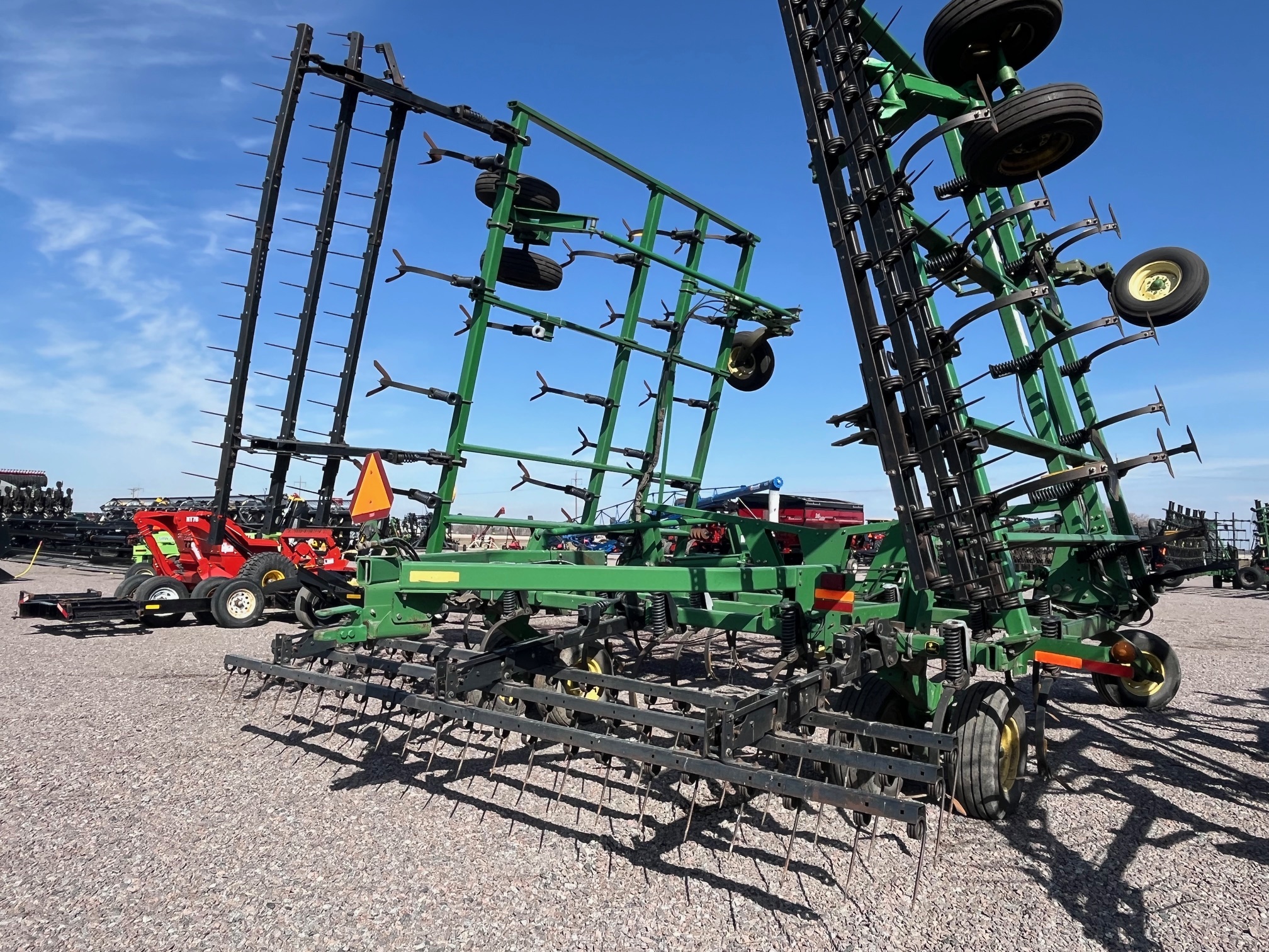 2002 John Deere 2200 Field Cultivator