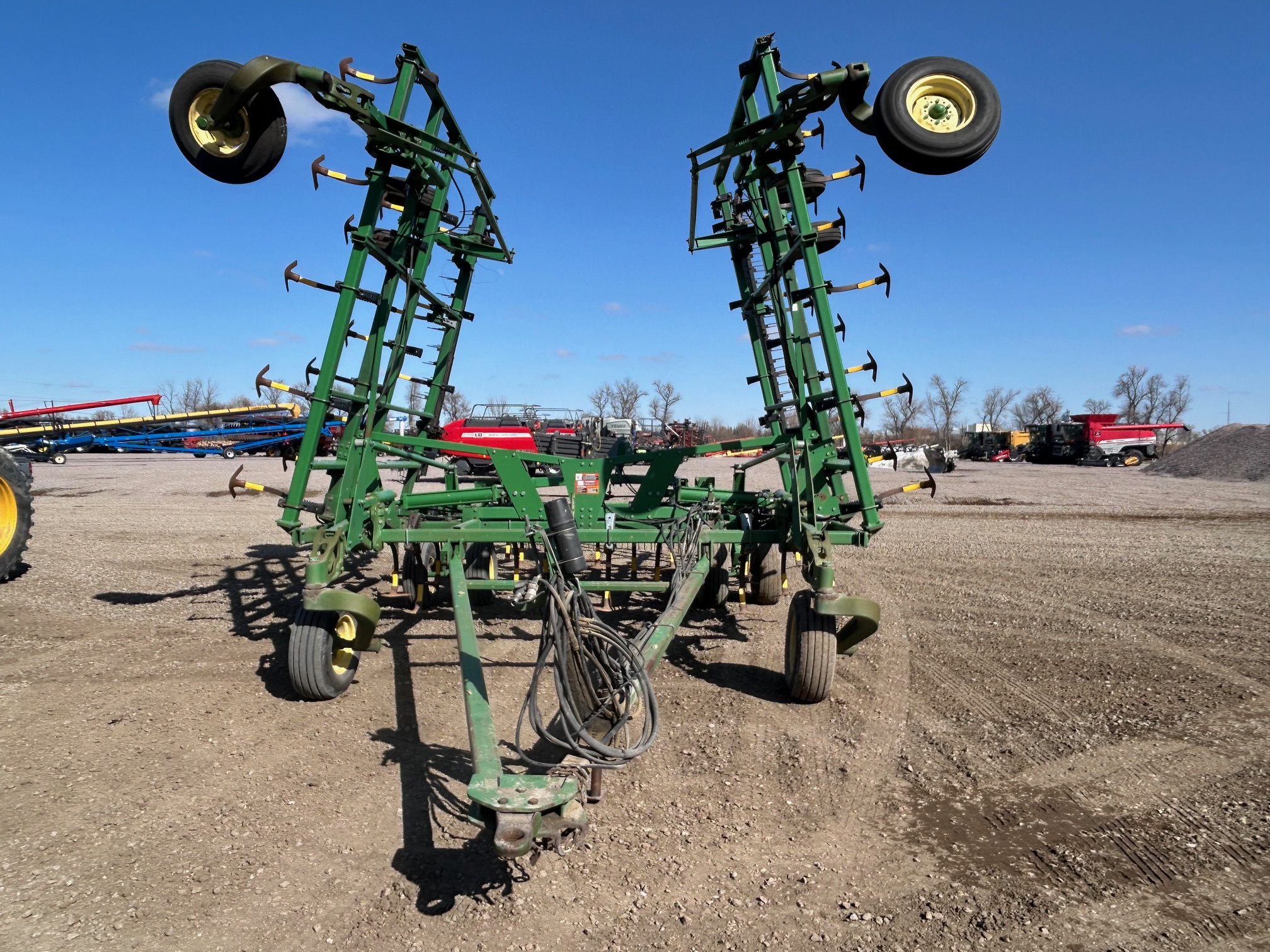 2002 John Deere 2200 Field Cultivator