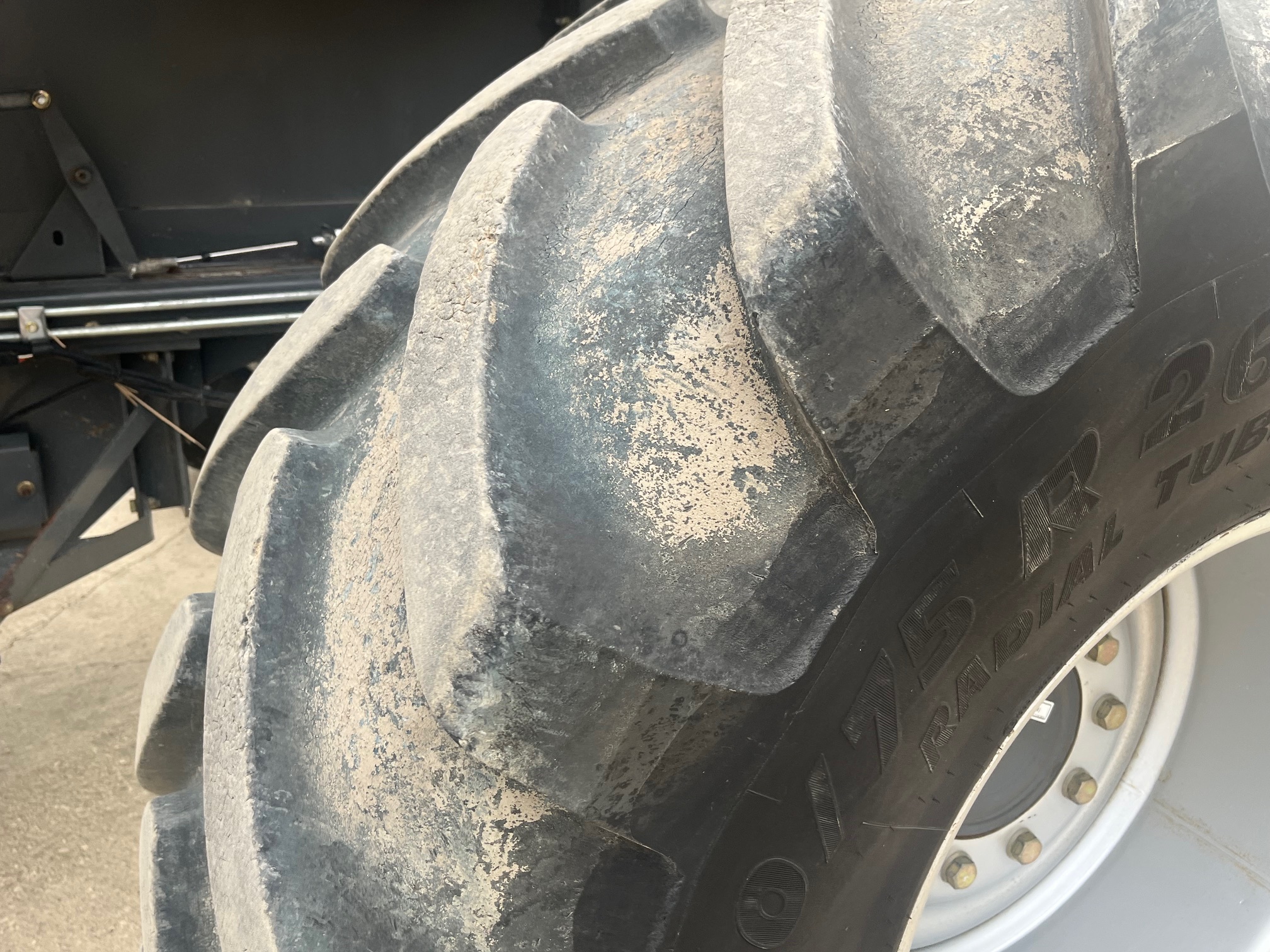 2009 Massey Ferguson 9895 Combine