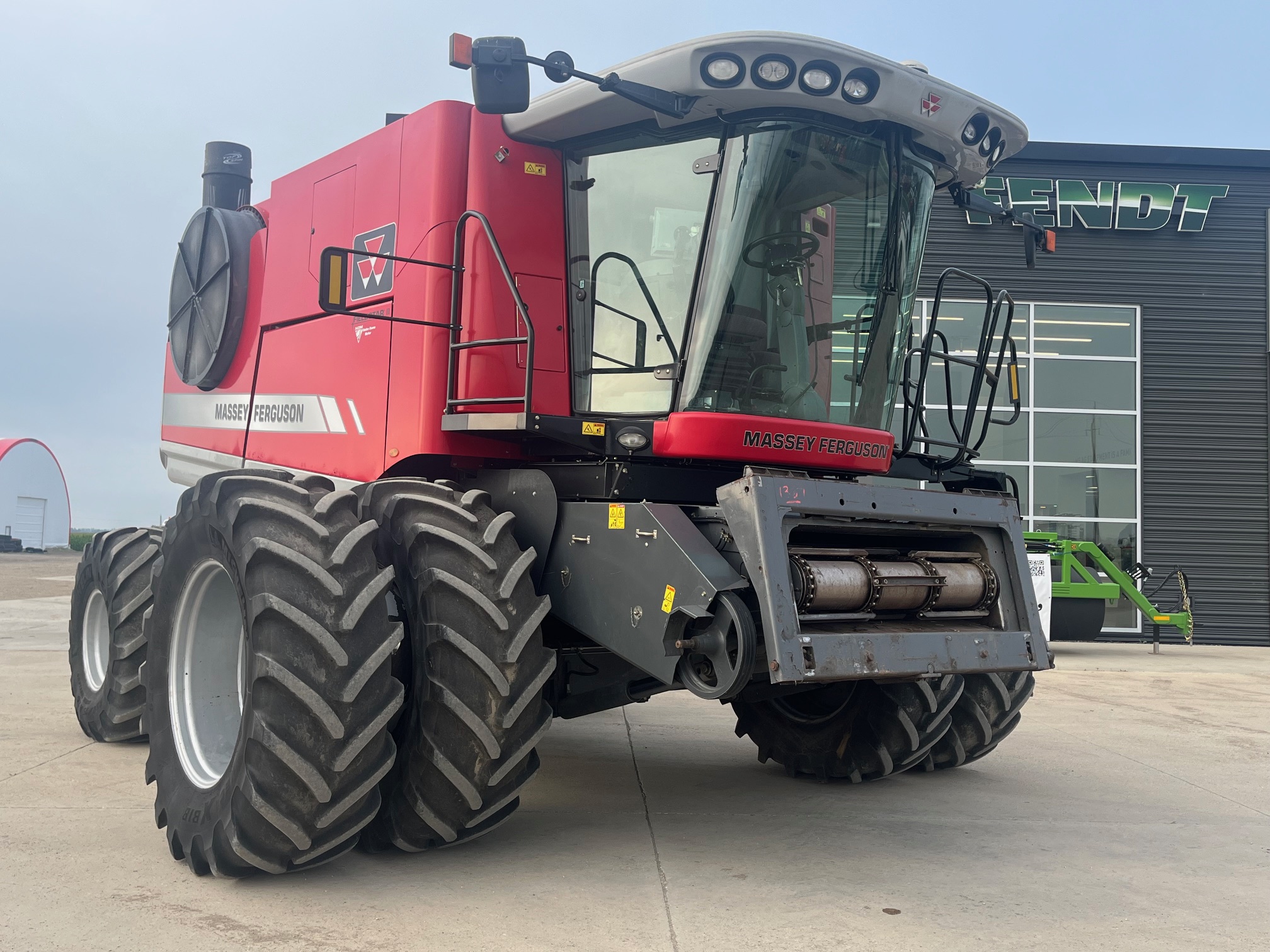 2009 Massey Ferguson 9895 Combine