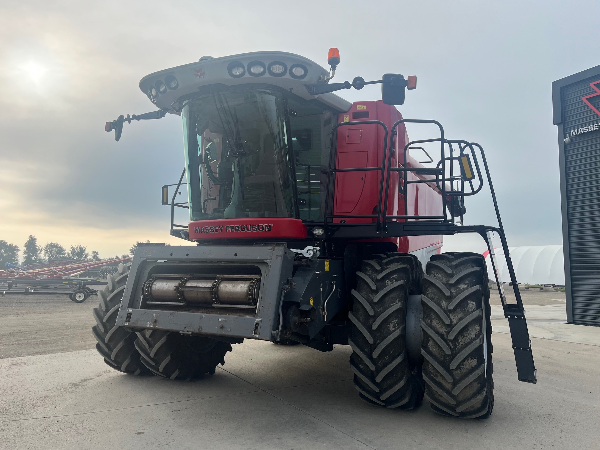 2009 Massey Ferguson 9895 Combine