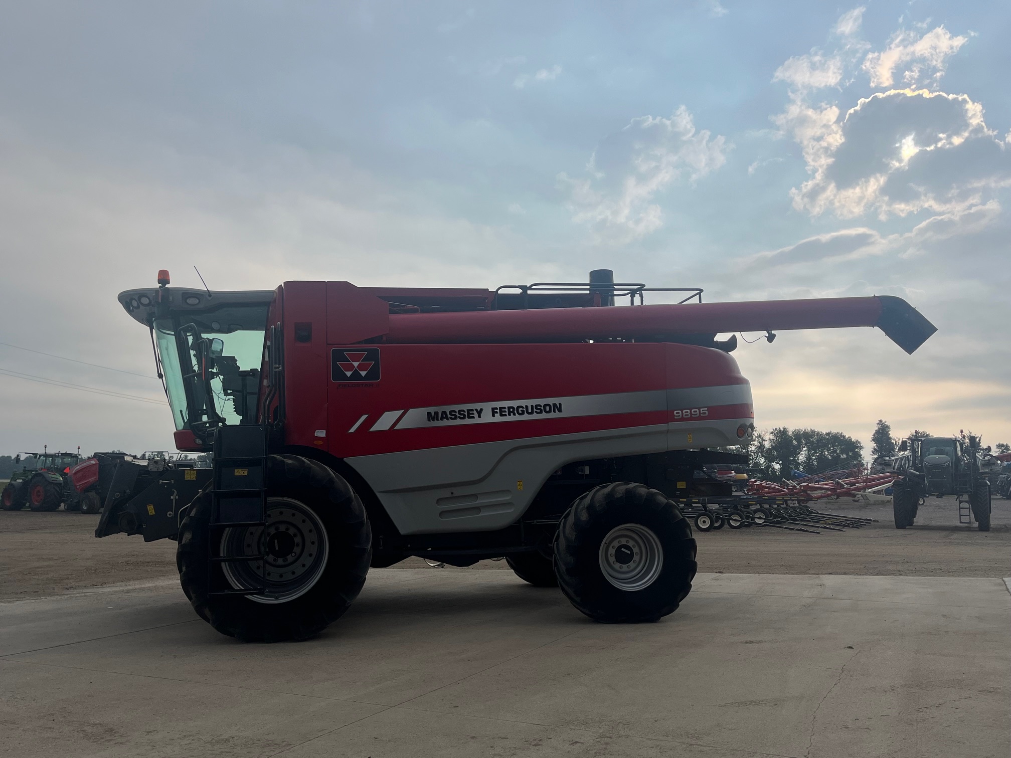 2009 Massey Ferguson 9895 Combine