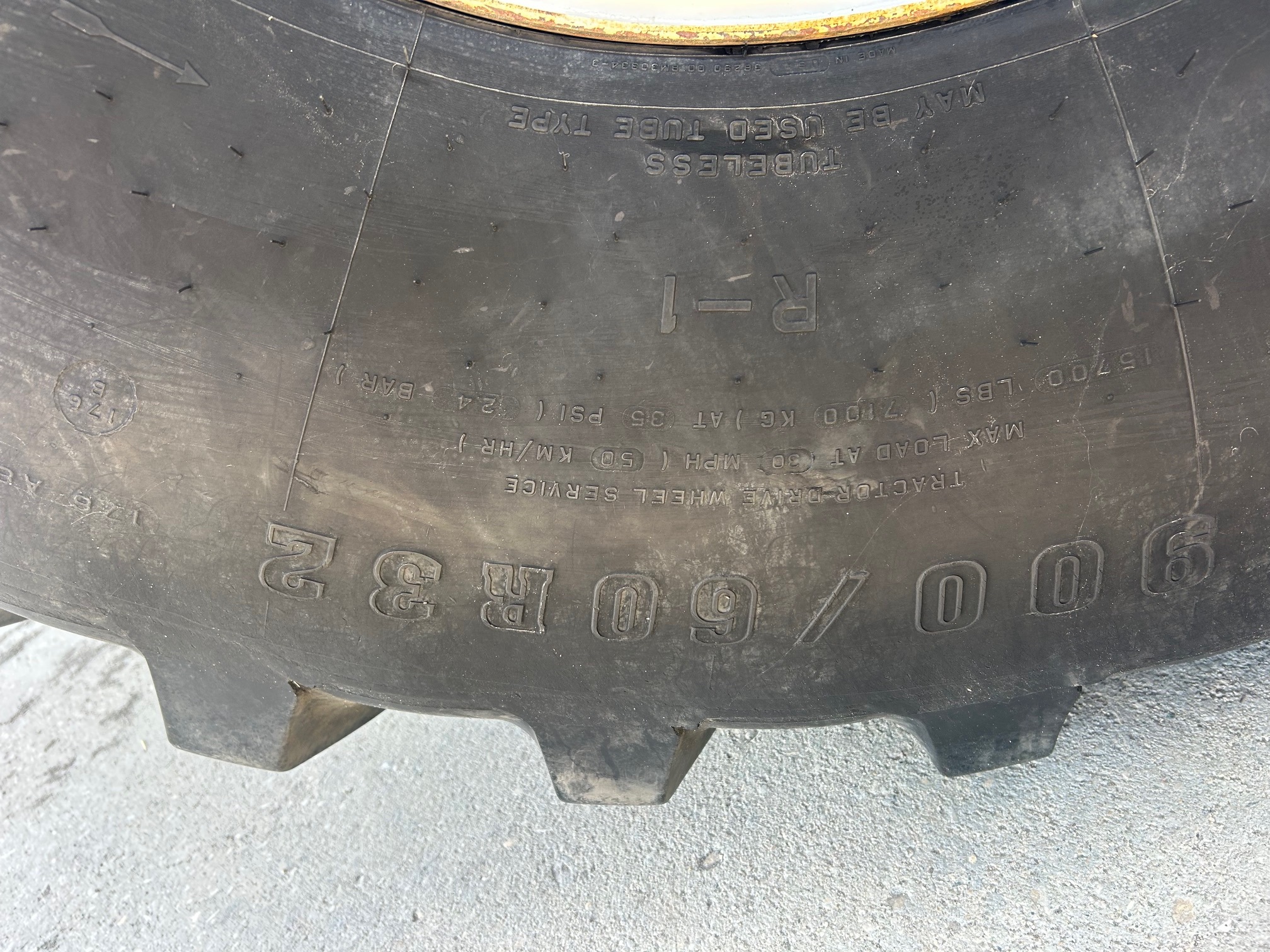 2009 New Holland CR9070 Combine