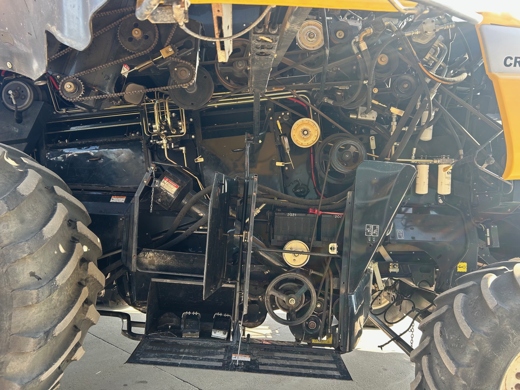 2009 New Holland CR9070 Combine