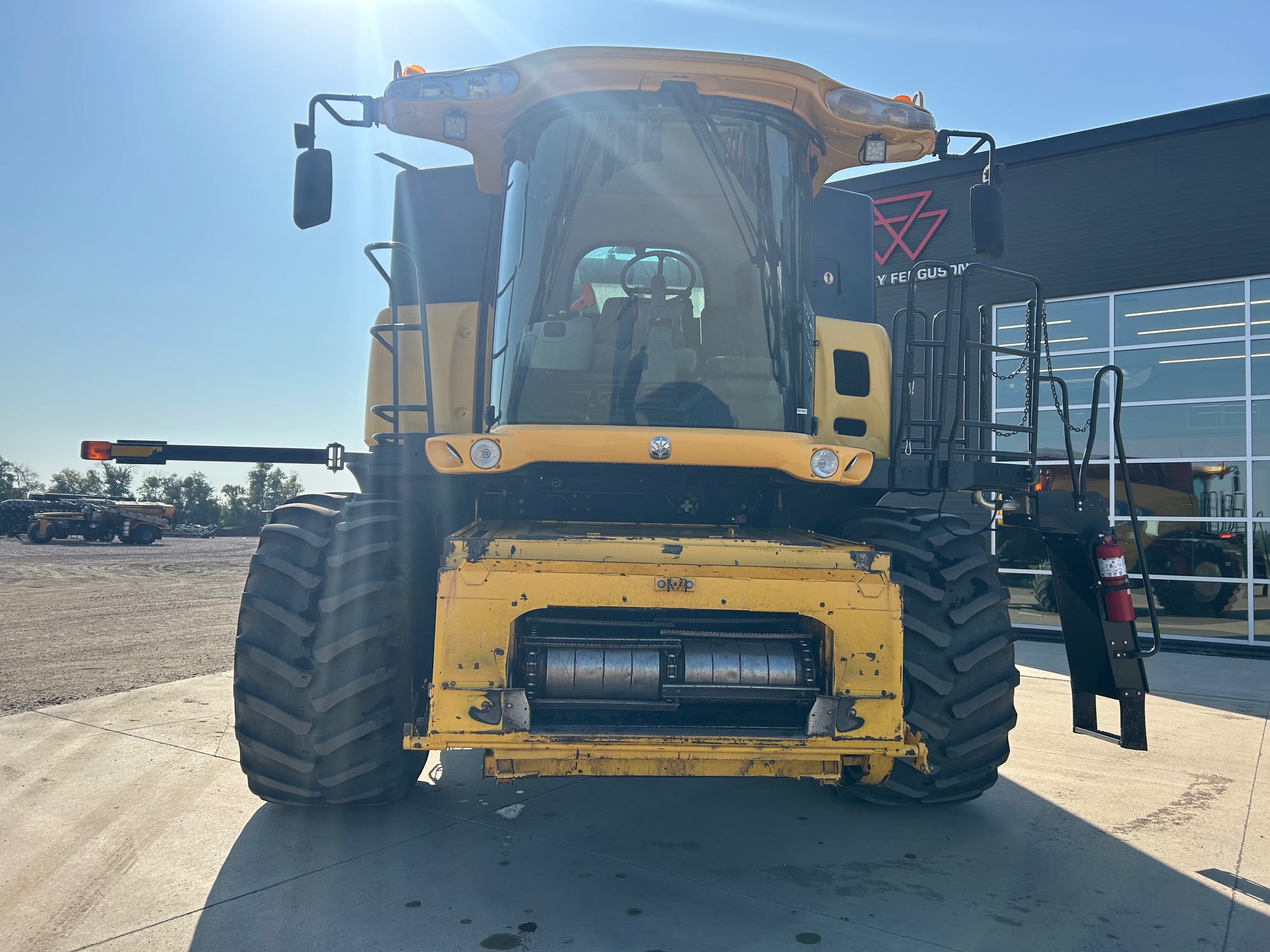 2009 New Holland CR9070 Combine