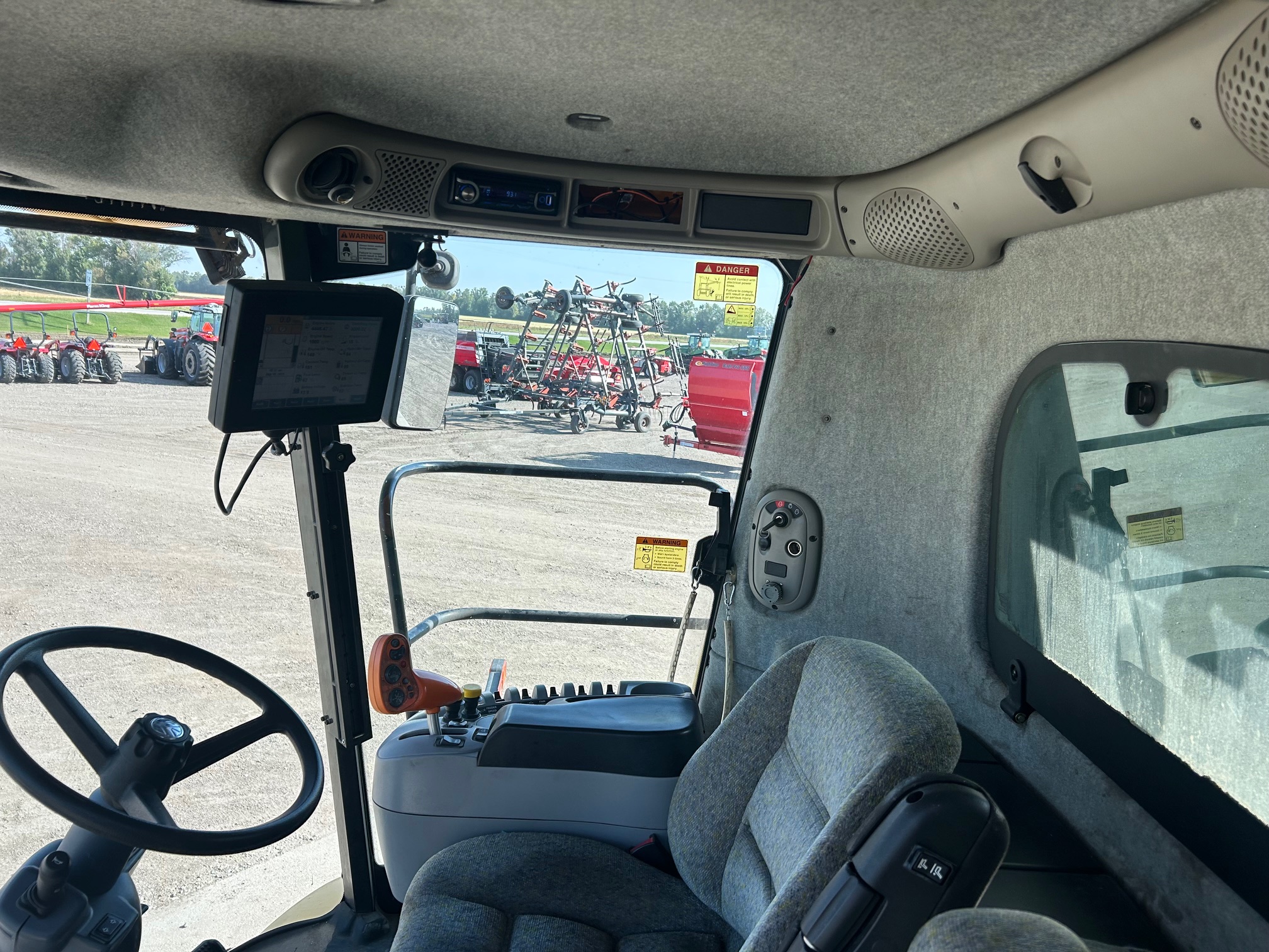 2009 New Holland CR9070 Combine