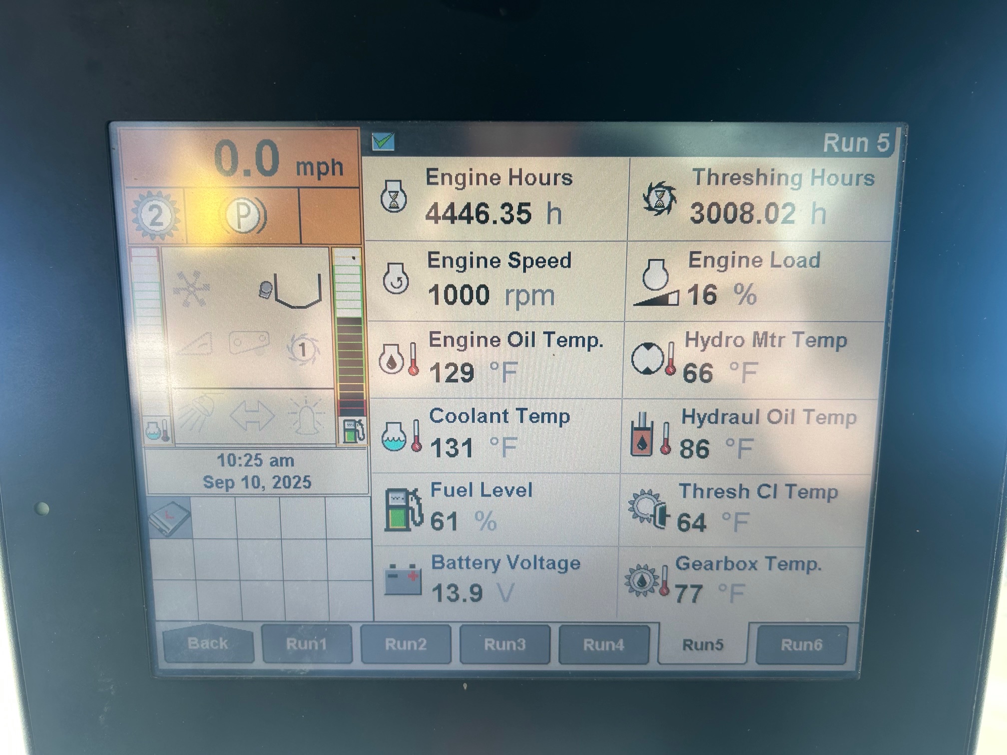 2009 New Holland CR9070 Combine