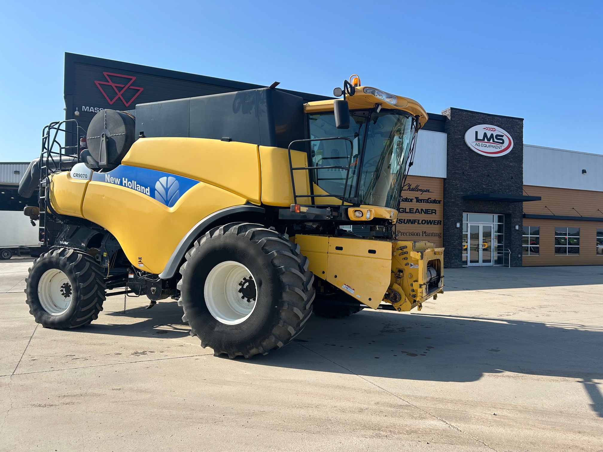 2009 New Holland CR9070 Combine