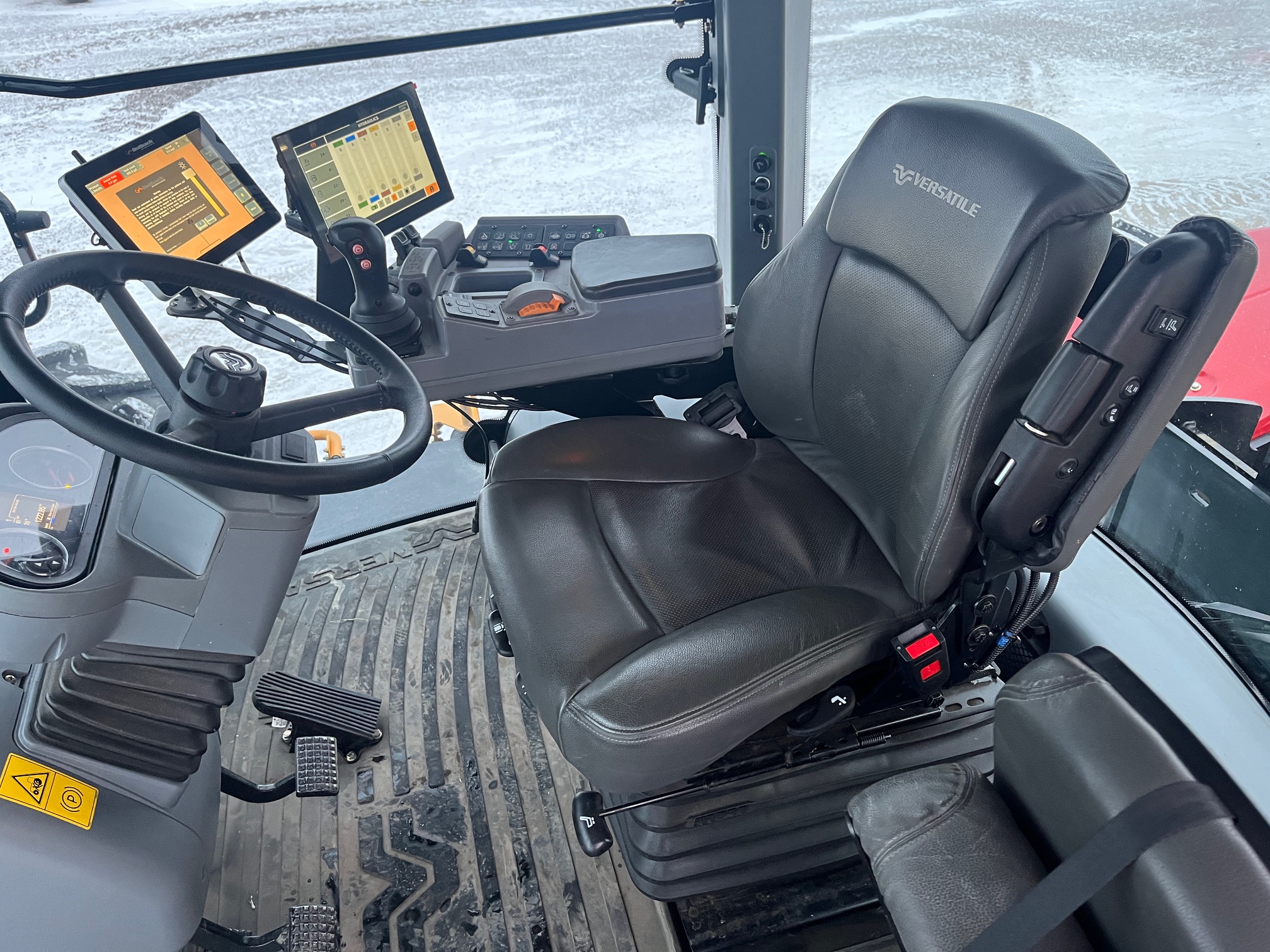 2023 Versatile 580 Tractor