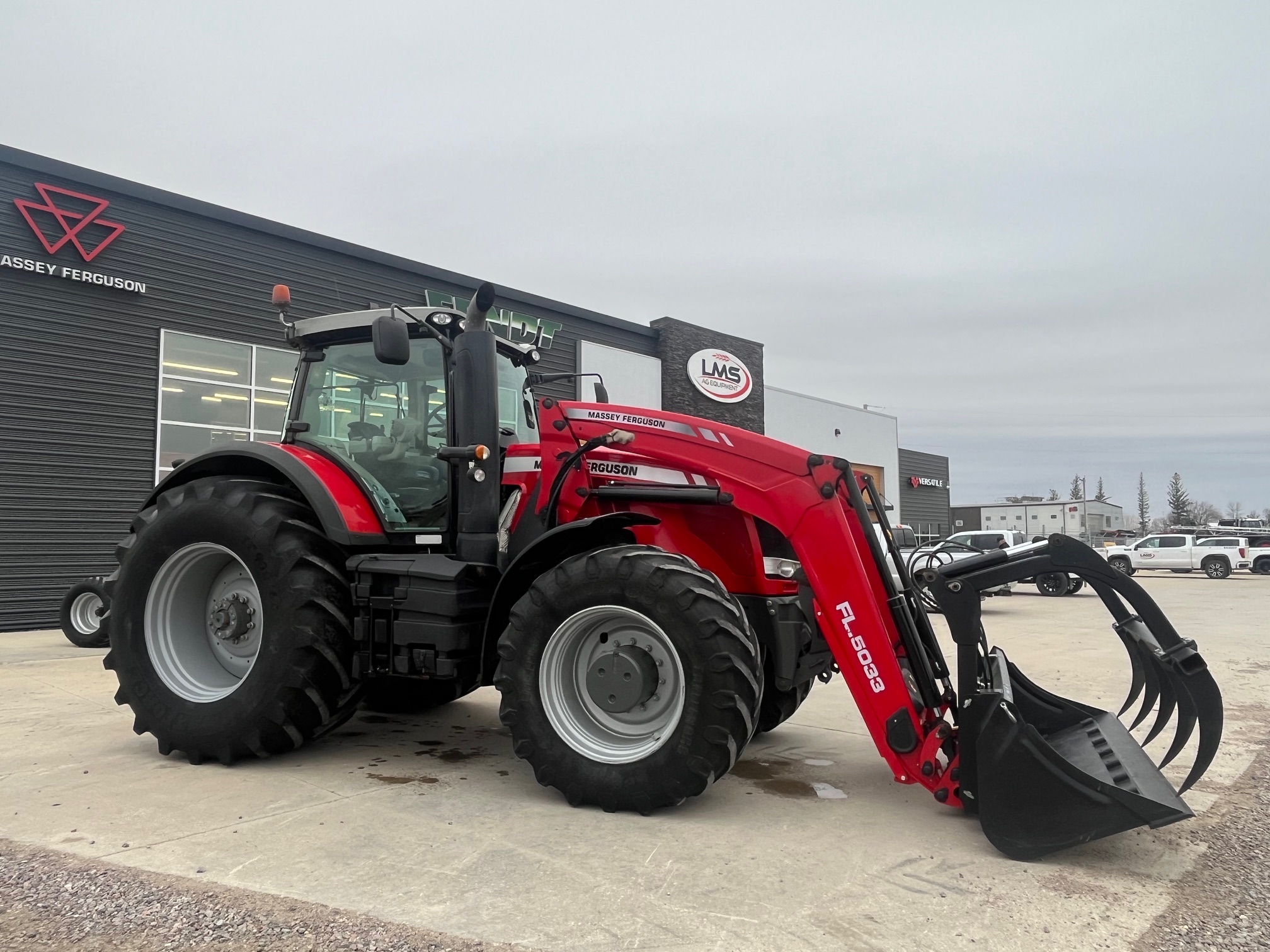 2016 Massey Ferguson 8737 Tractor