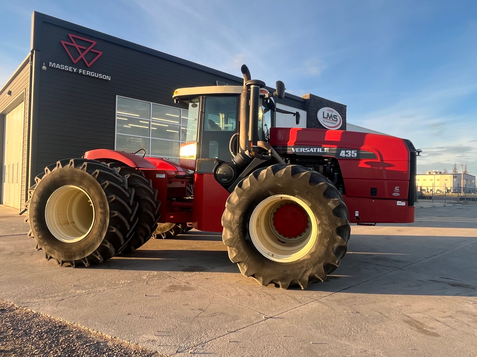 2009 Versatile 435 Tractor